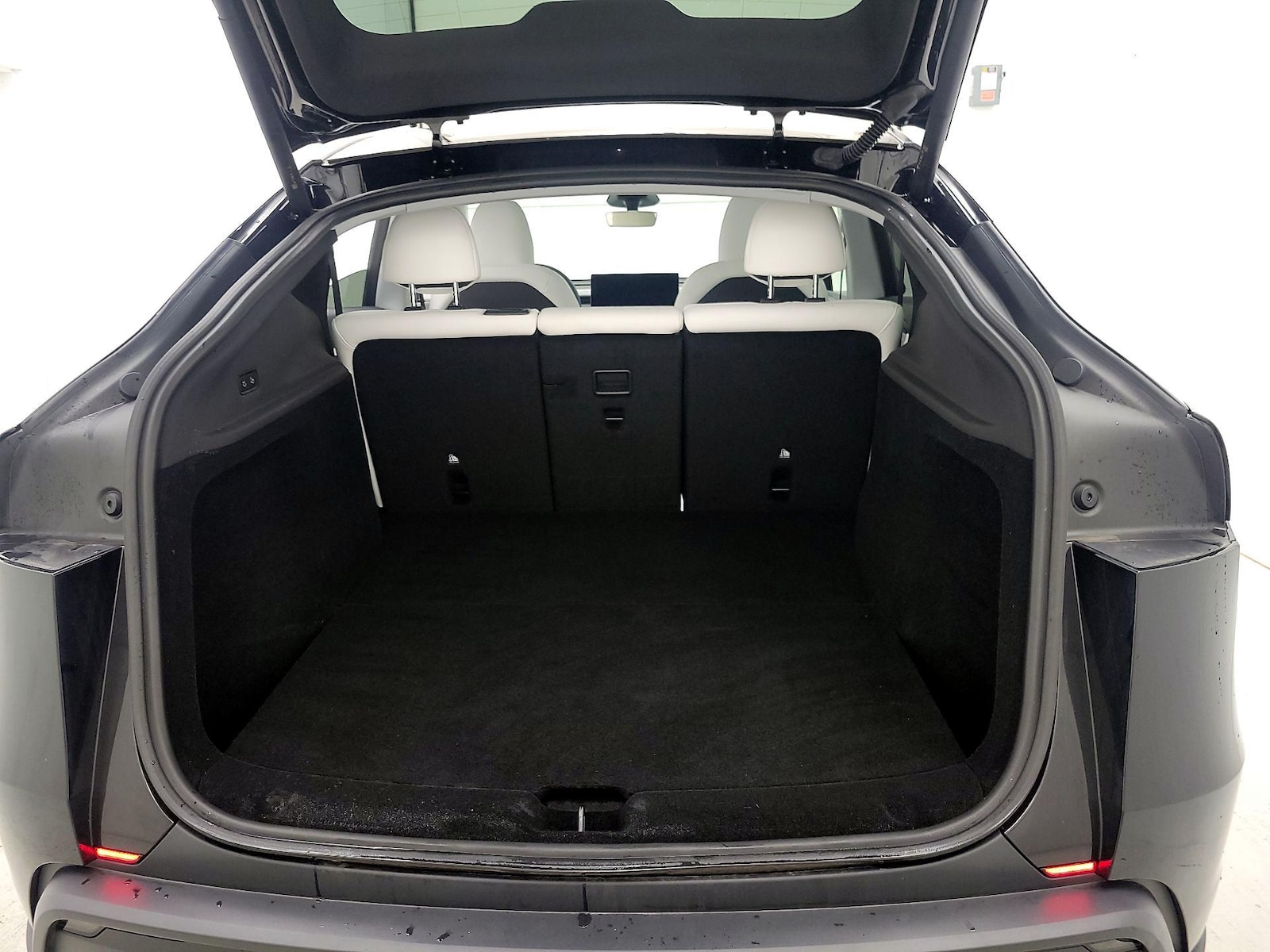 2026 Tesla Model Y Long Range - Photo 20