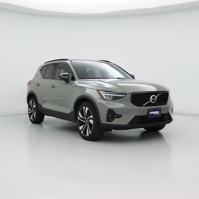 2023 Volvo XC40 B5 Plus Dark Theme