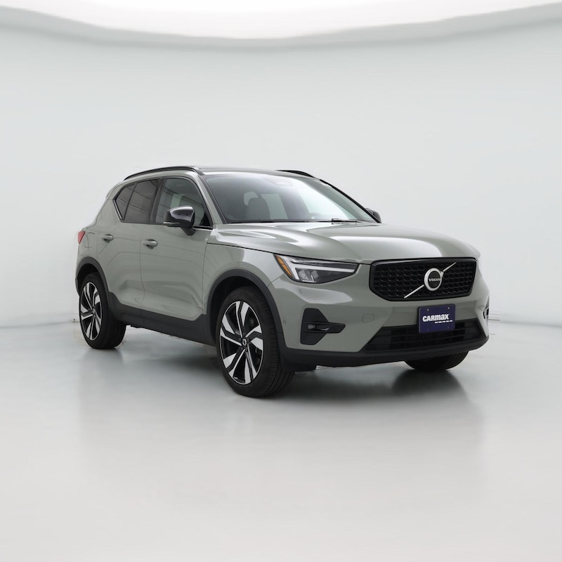 2023 Volvo XC40 B5 Plus Dark Theme