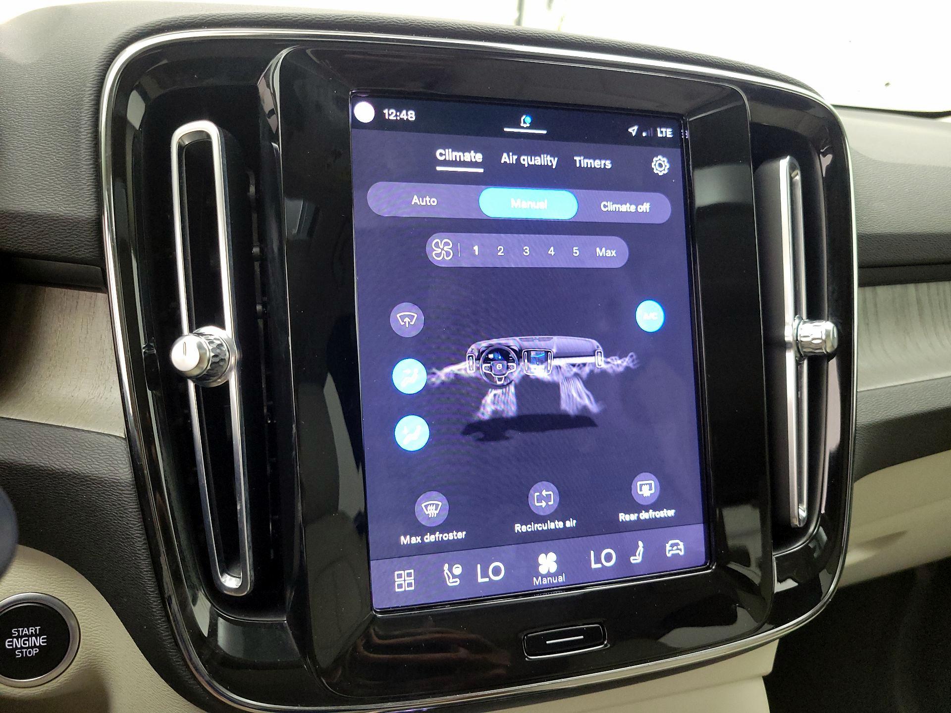 Thumbnail: 2023 Volvo XC40 - 16