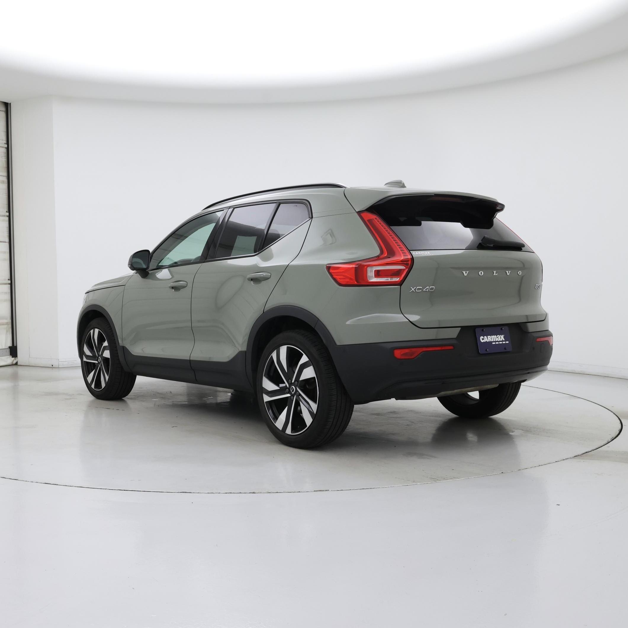 Thumbnail: 2023 Volvo XC40 - 2