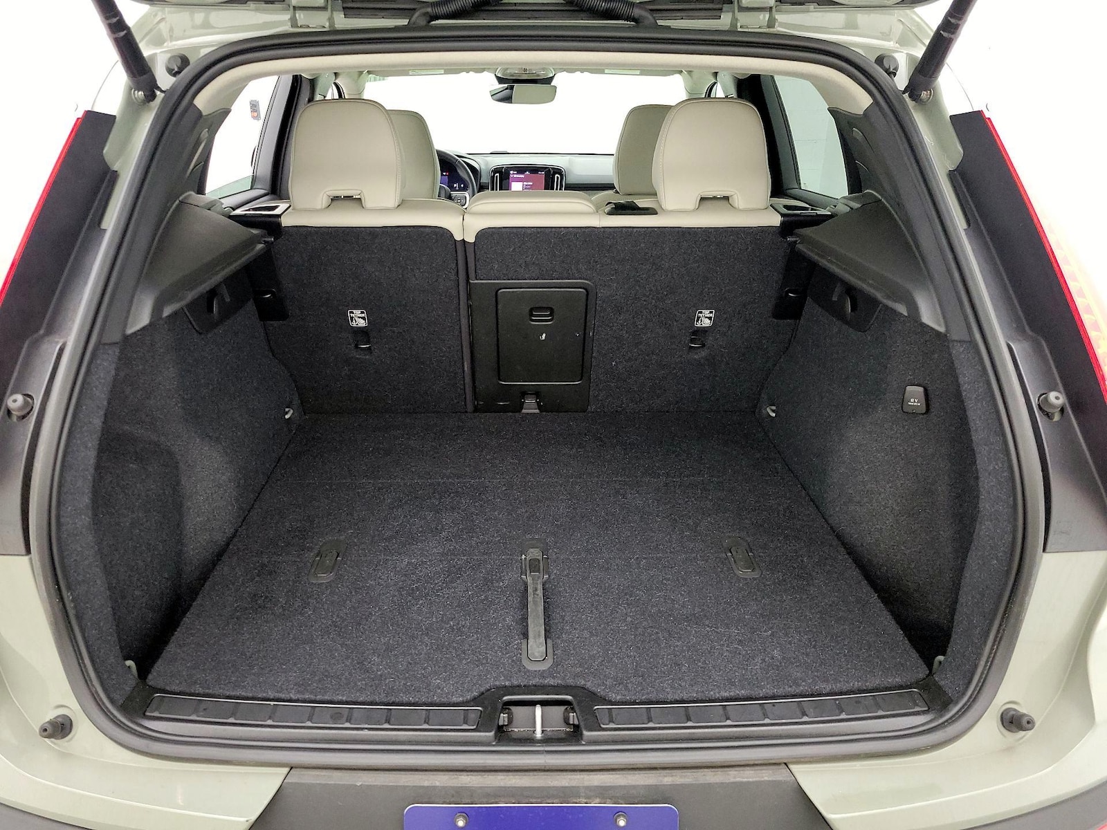 2023 Volvo XC40 Plus - Photo 22