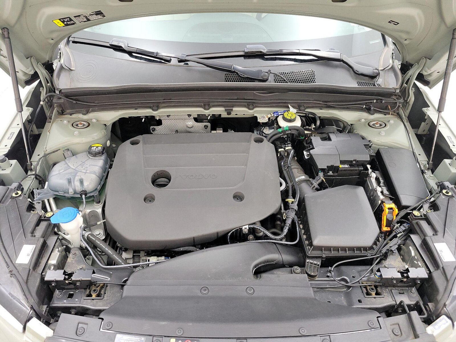 2023 Volvo XC40 Plus - Photo 23