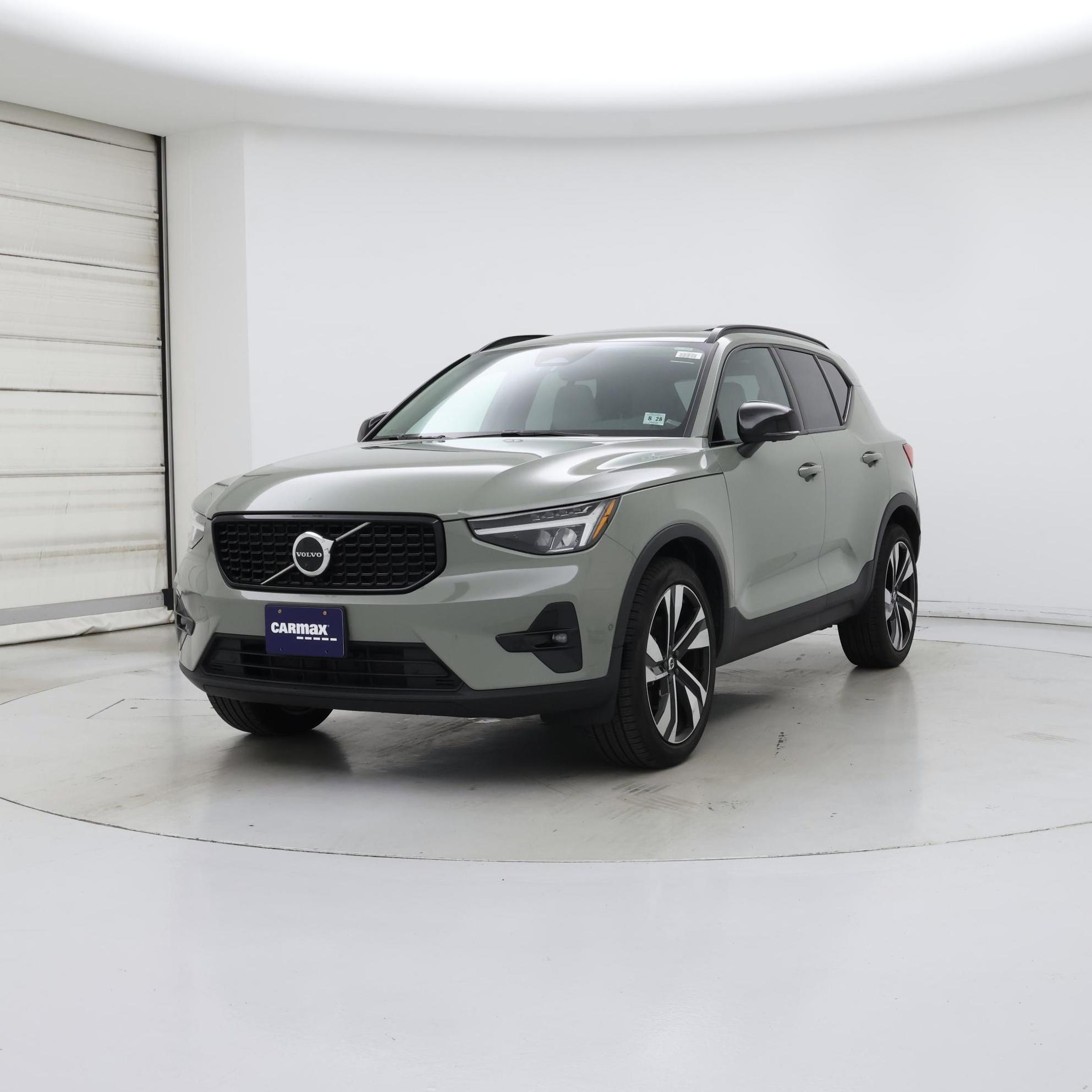 Thumbnail: 2023 Volvo XC40 - 4