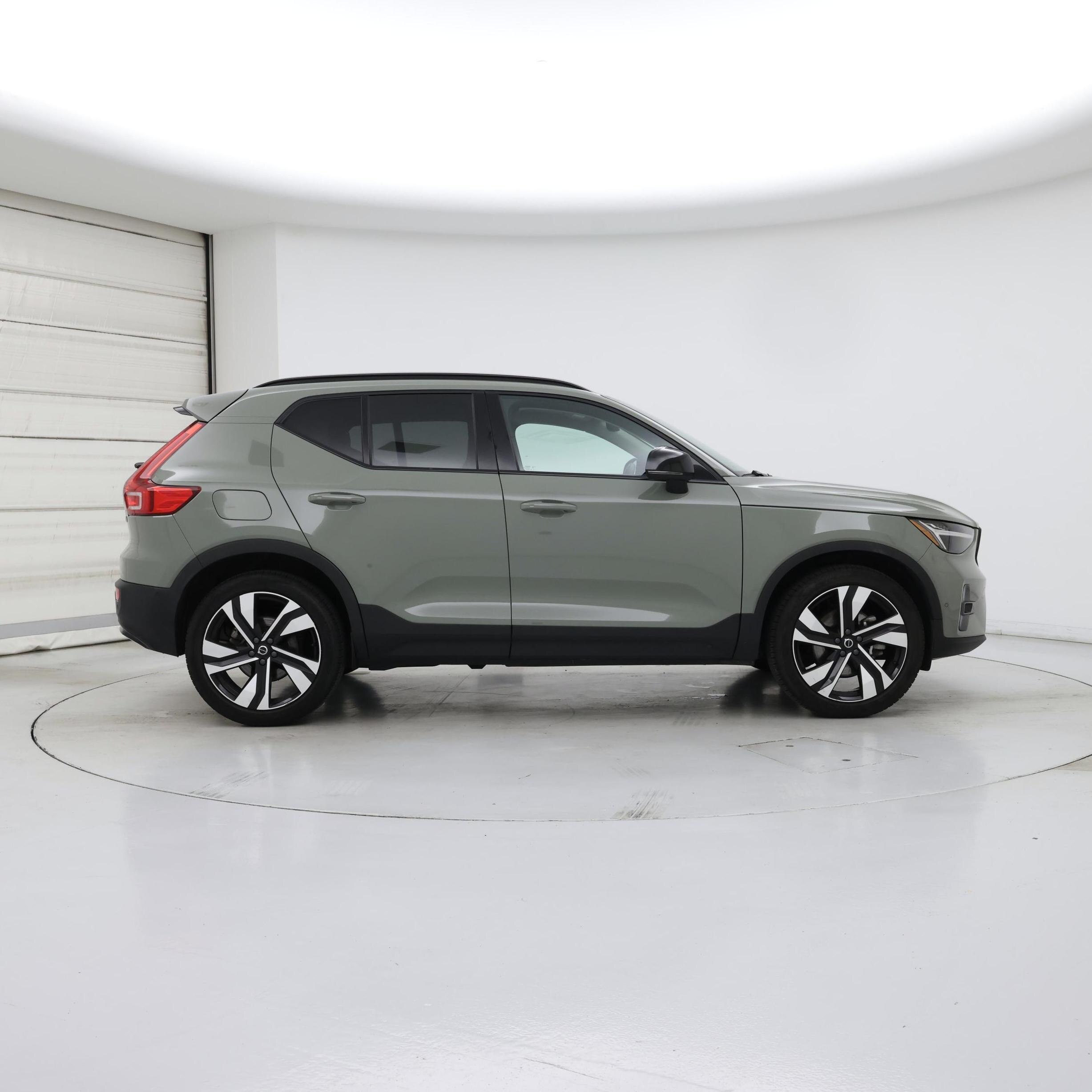 Thumbnail: 2023 Volvo XC40 - 7