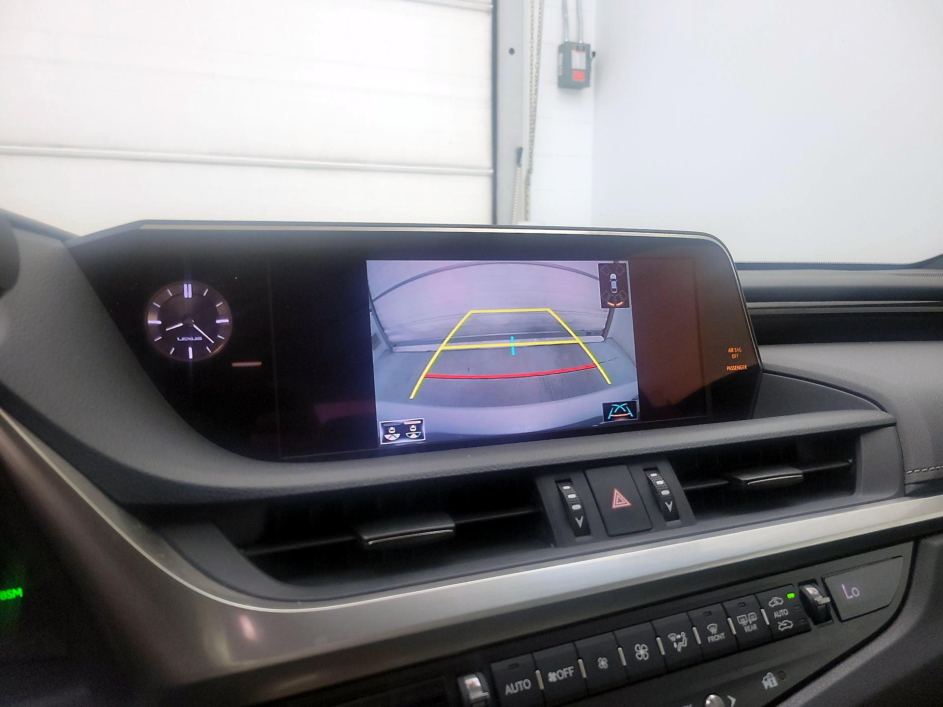 Thumbnail: 2019 Lexus ES - 13