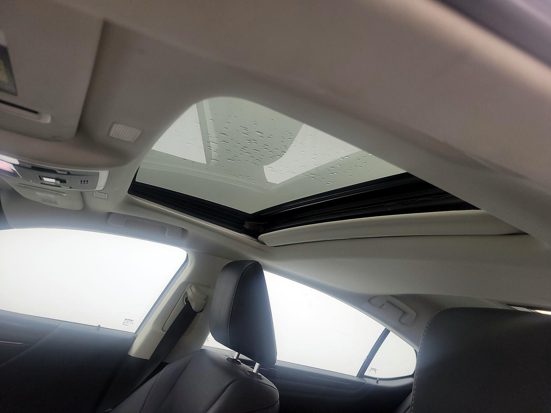 Thumbnail: 2019 Lexus ES - 17