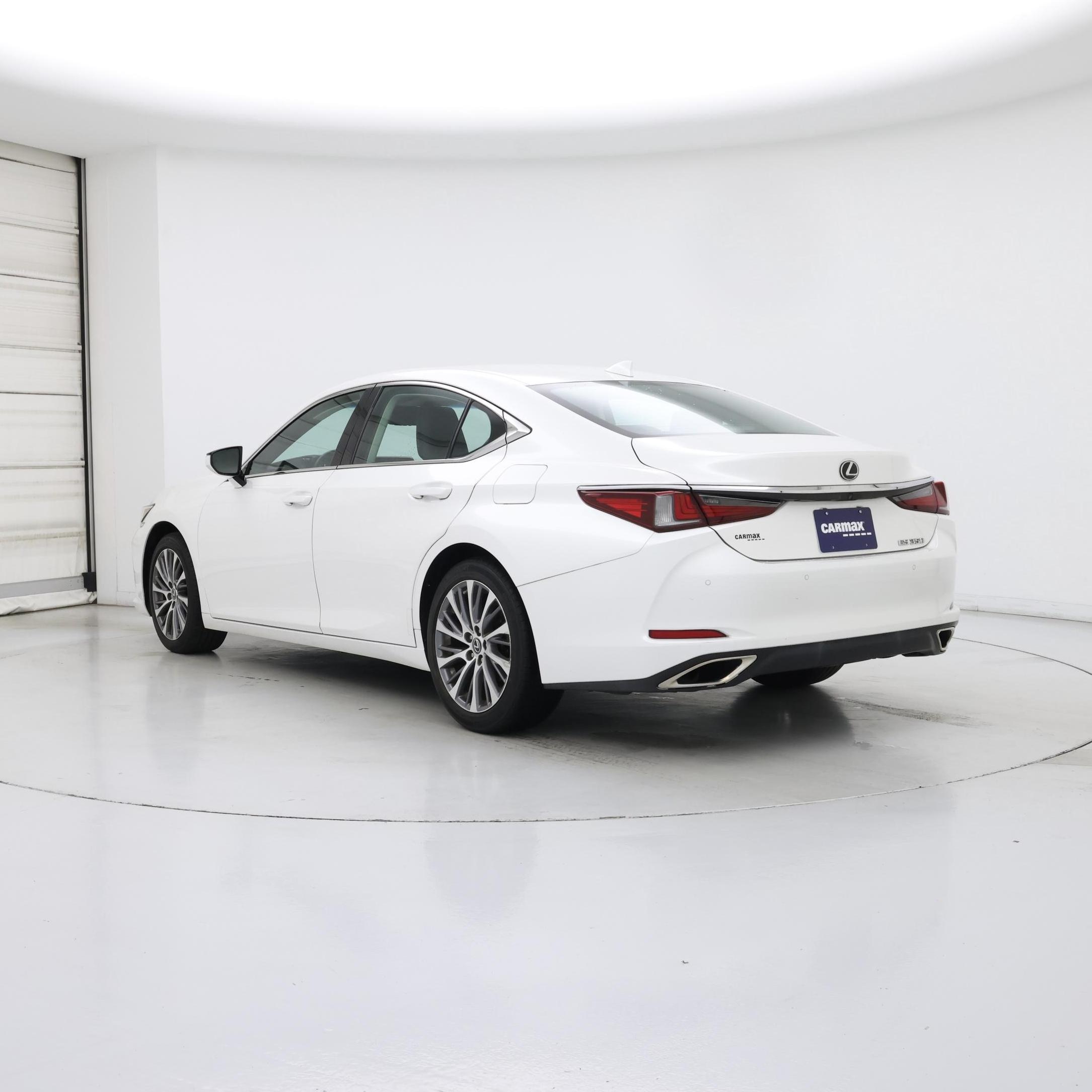 Thumbnail: 2019 Lexus ES - 2