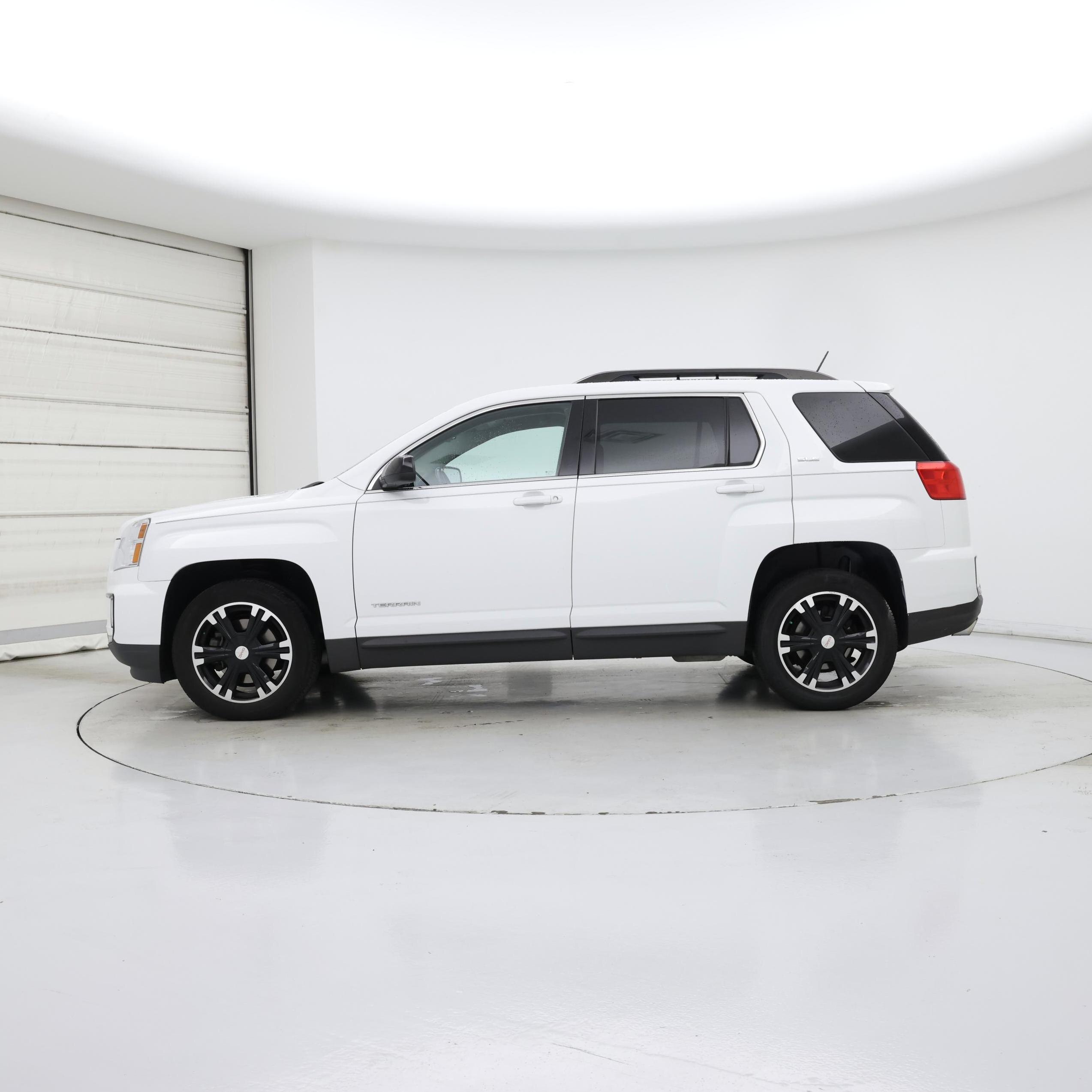 Thumbnail: 2017 GMC Terrain - 3