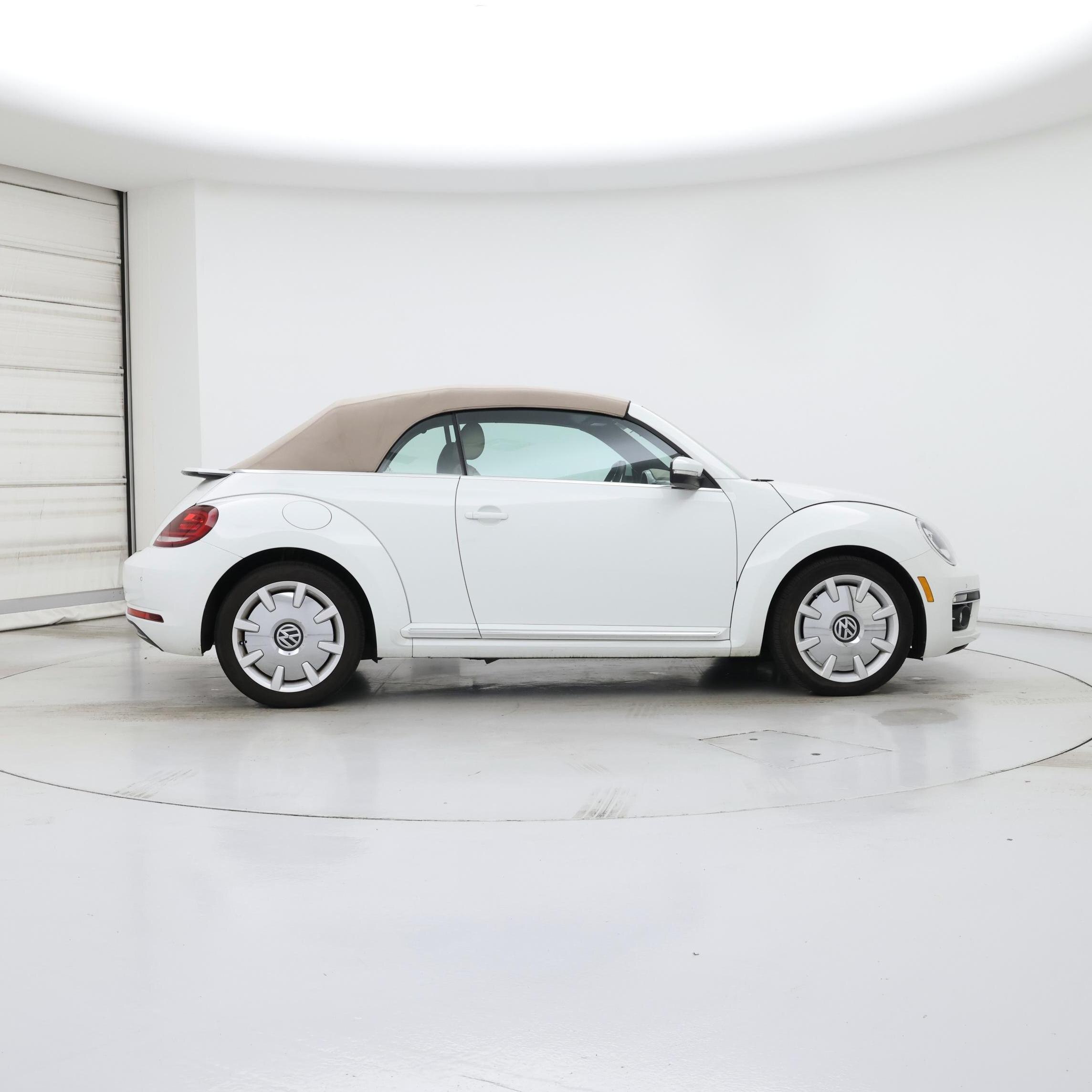 Thumbnail: 2019 Volkswagen Beetle - 7