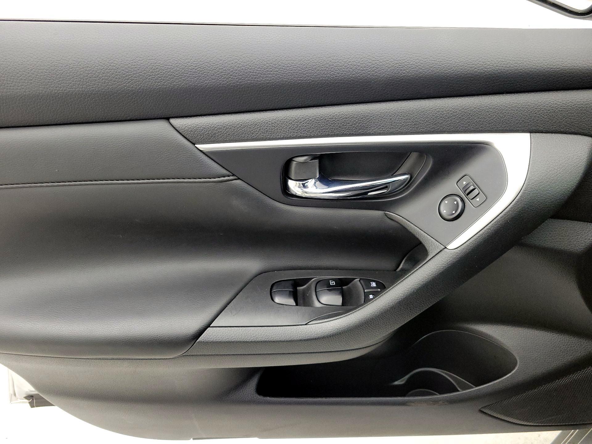 Thumbnail: 2015 Nissan Altima - 12