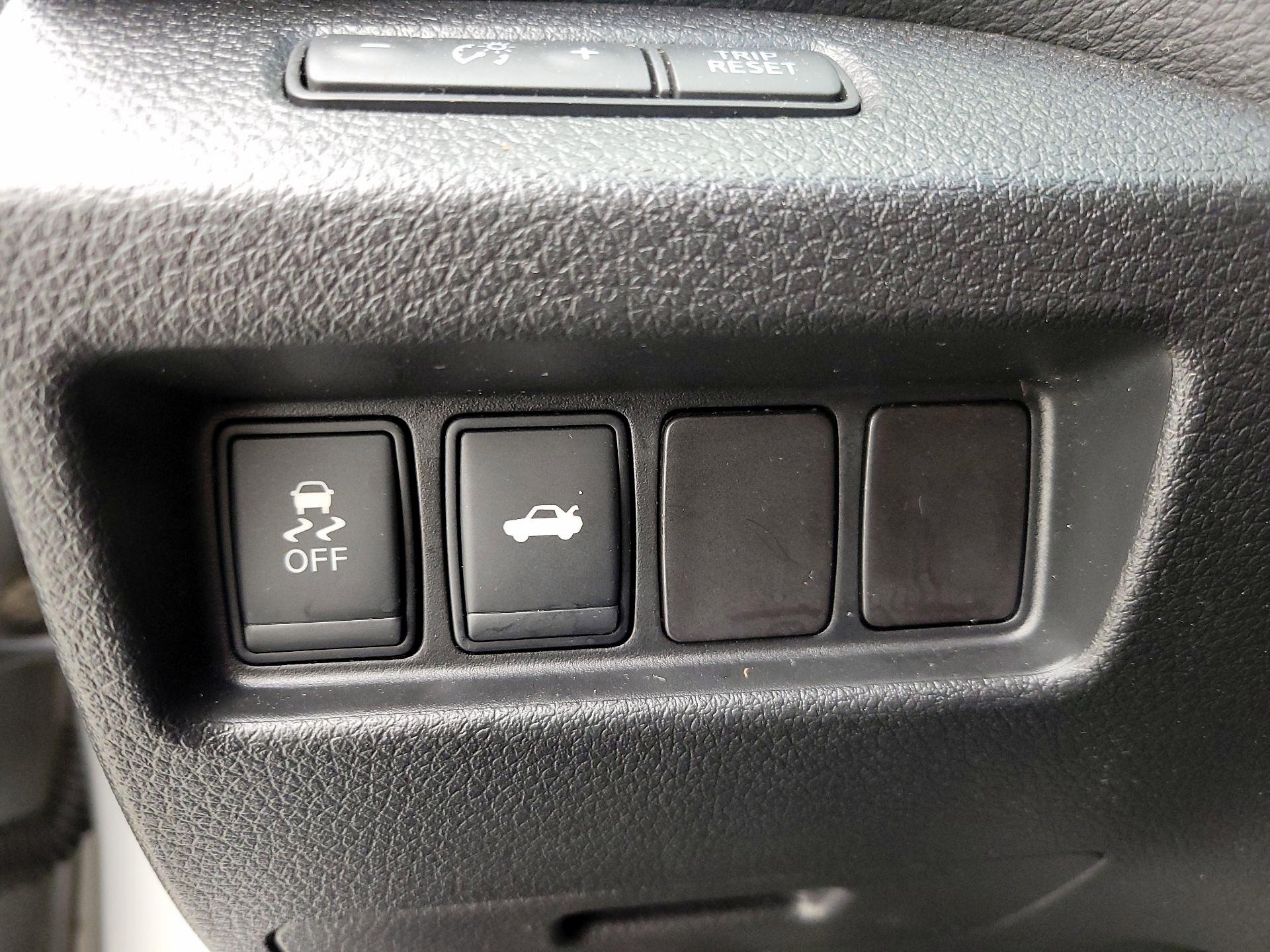 Thumbnail: 2015 Nissan Altima - 13