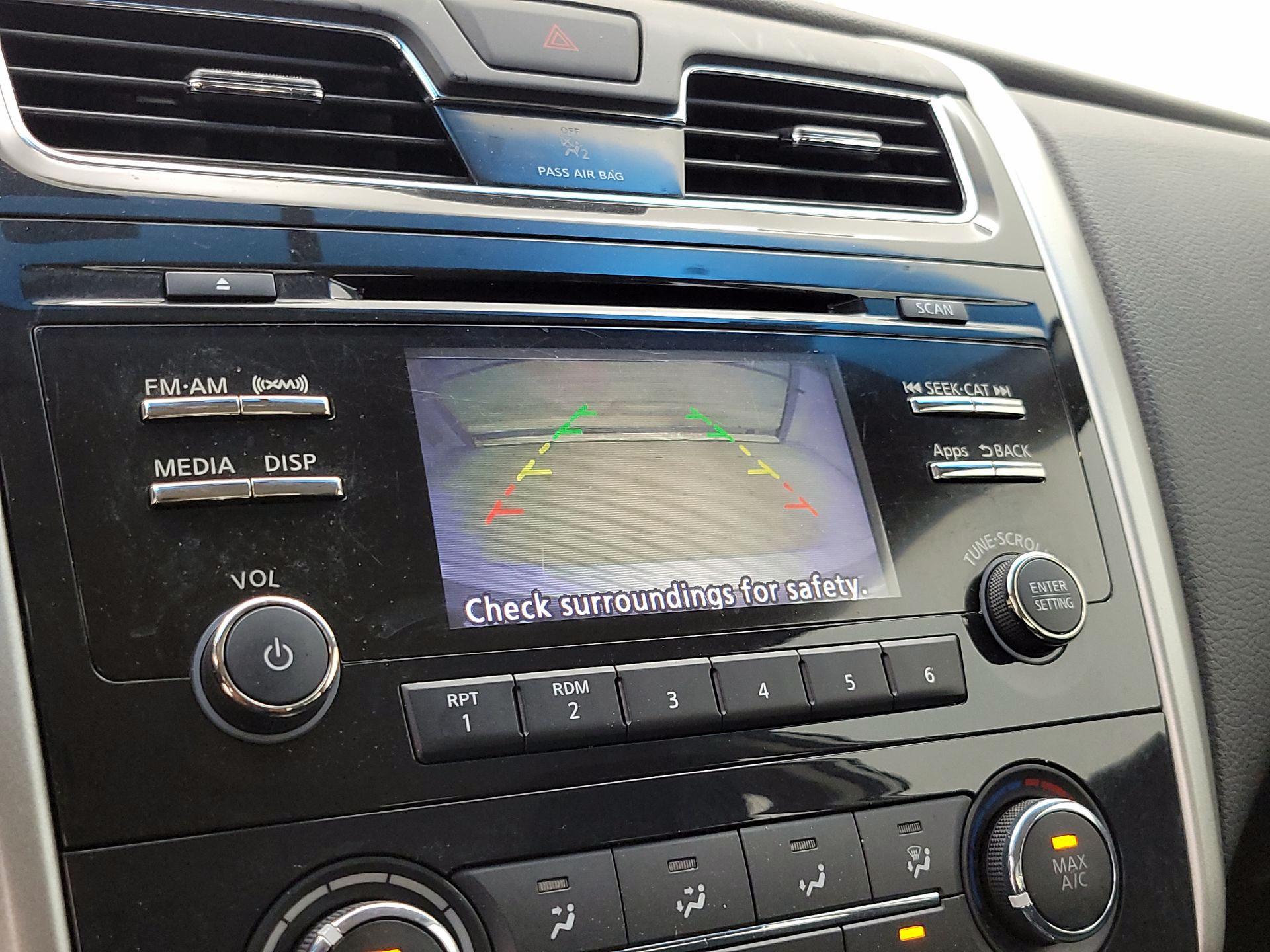Thumbnail: 2015 Nissan Altima - 14