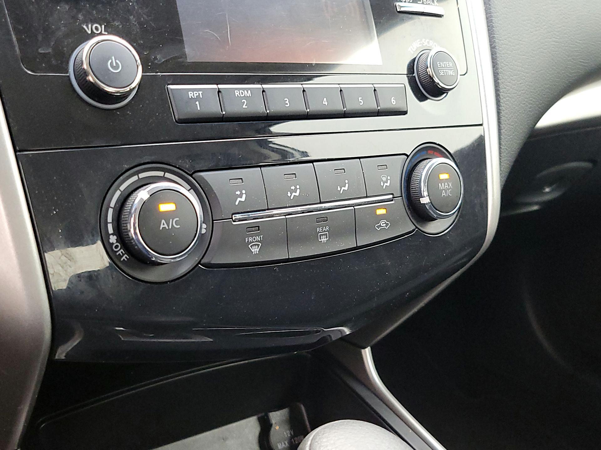 Thumbnail: 2015 Nissan Altima - 16
