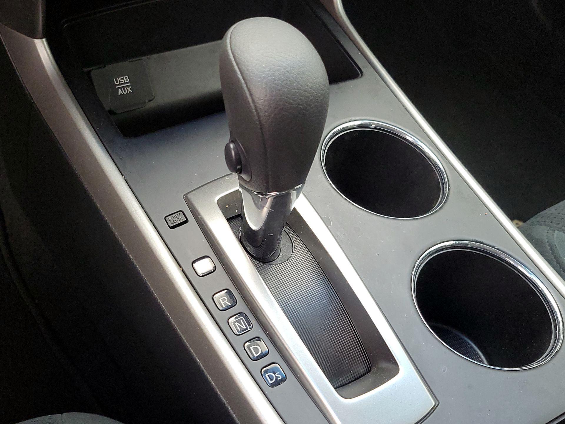 Thumbnail: 2015 Nissan Altima - 17