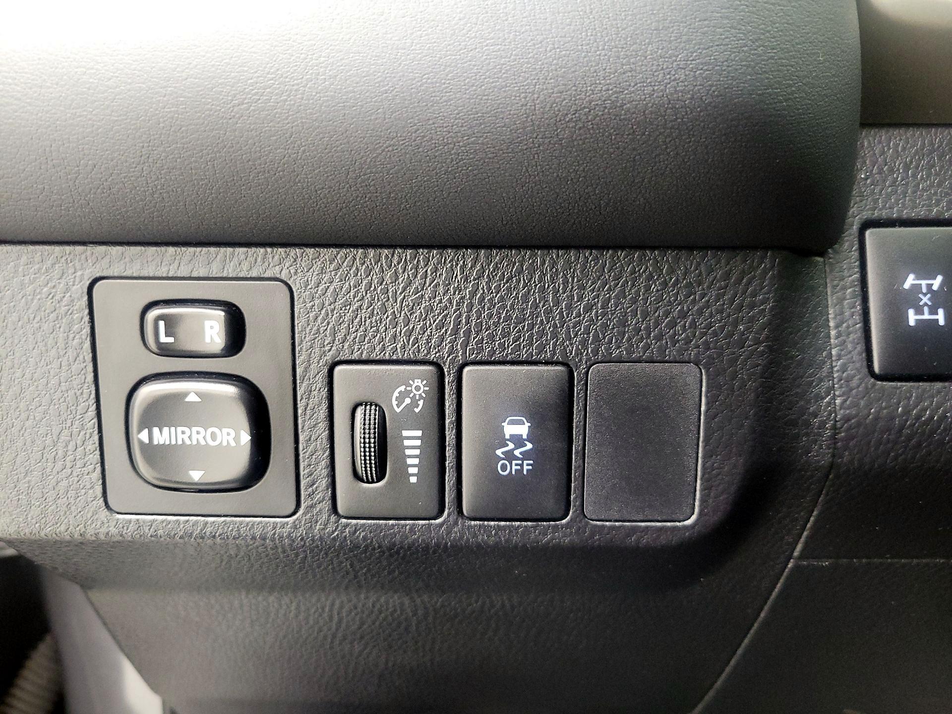 Thumbnail: 2015 Toyota RAV4 - 13