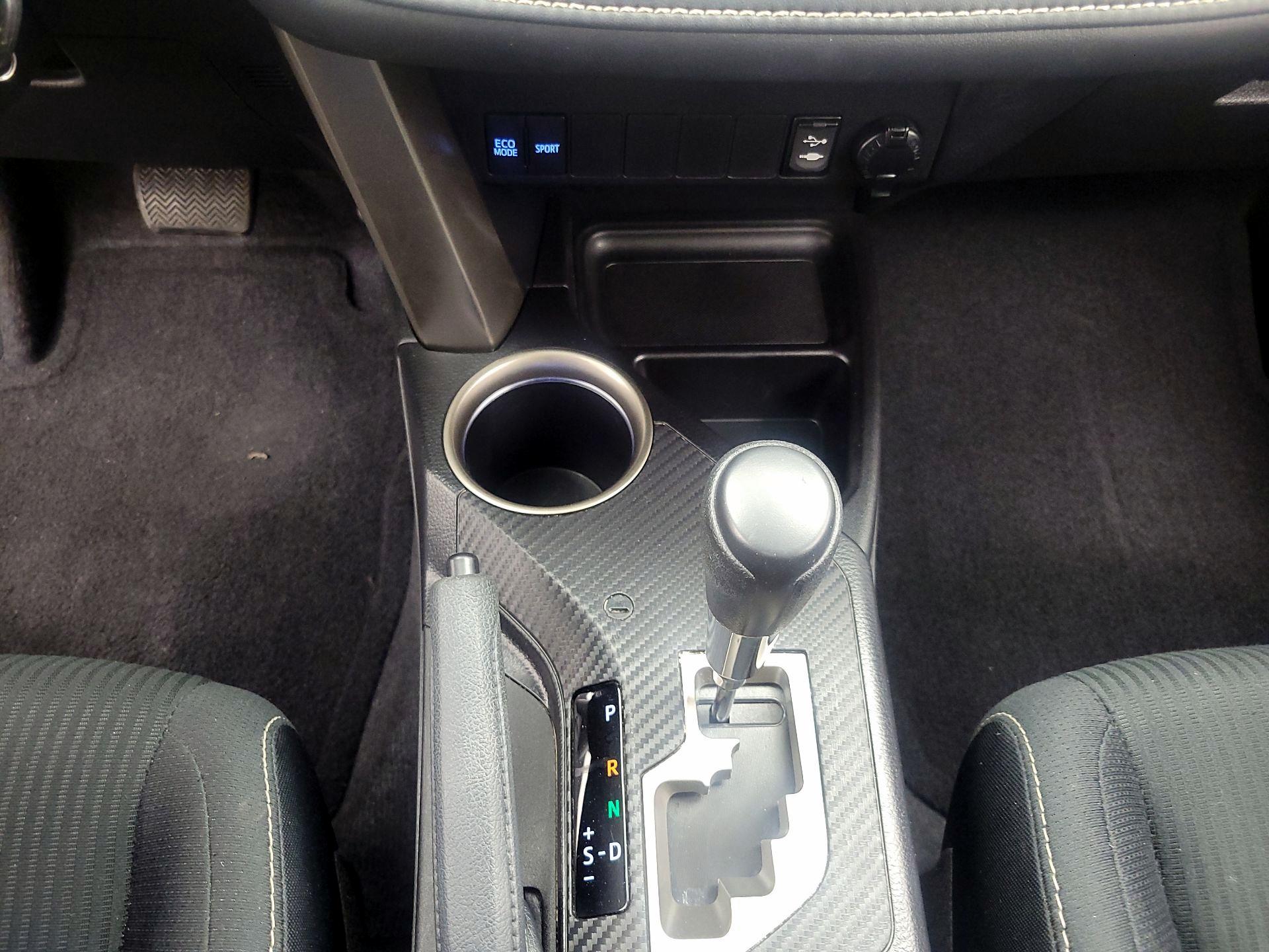 Thumbnail: 2015 Toyota RAV4 - 17