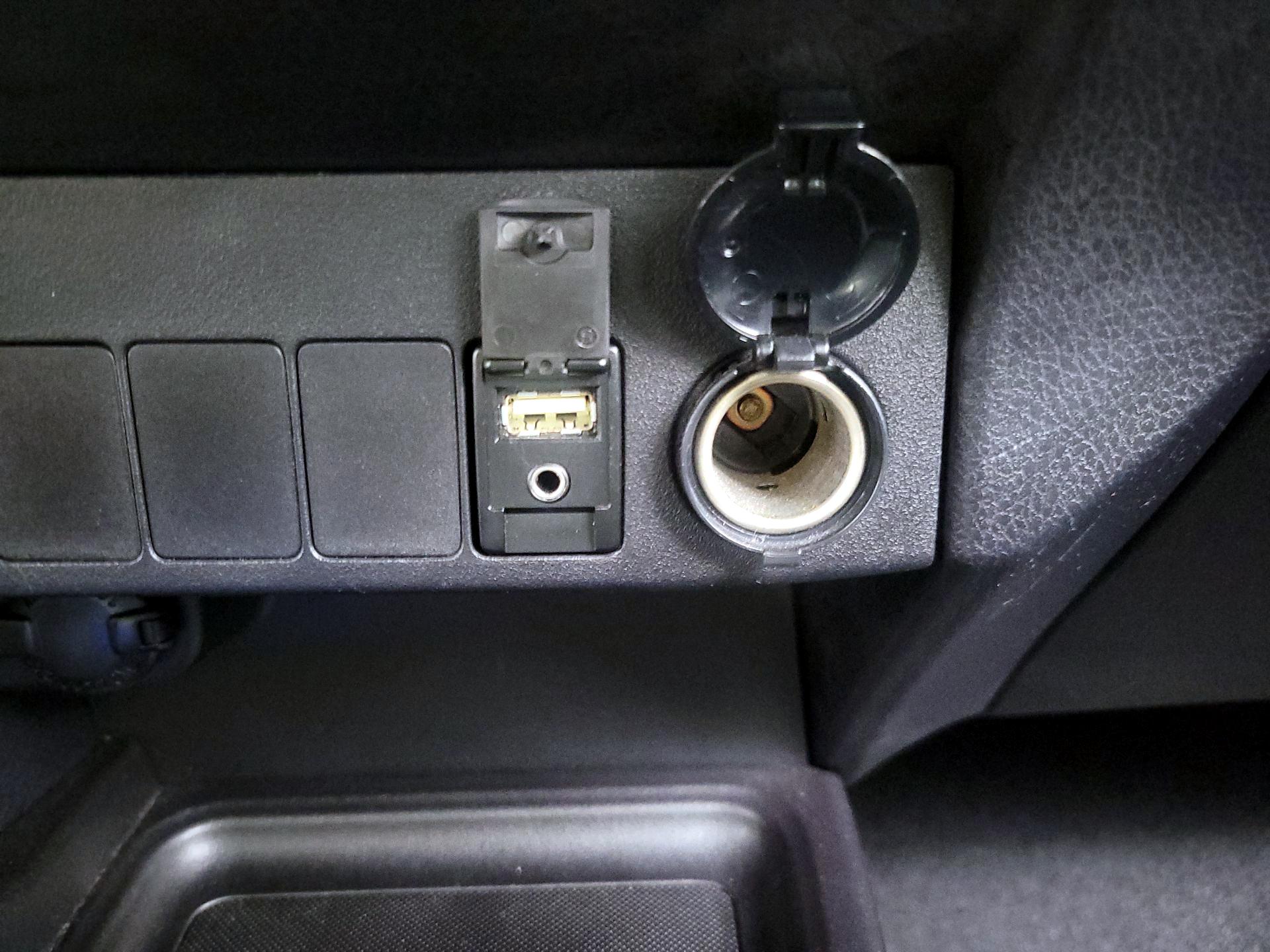 Thumbnail: 2015 Toyota RAV4 - 18