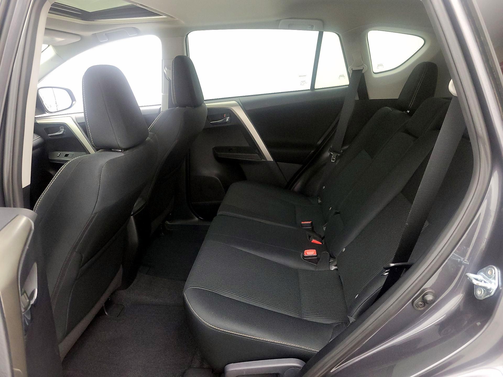 Thumbnail: 2015 Toyota RAV4 - 20