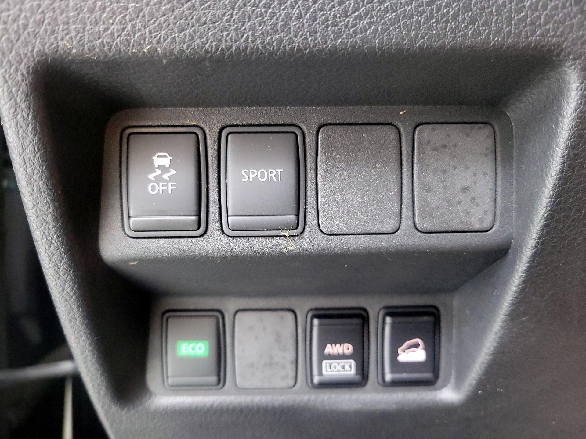 Thumbnail: 2015 Nissan Rogue - 13