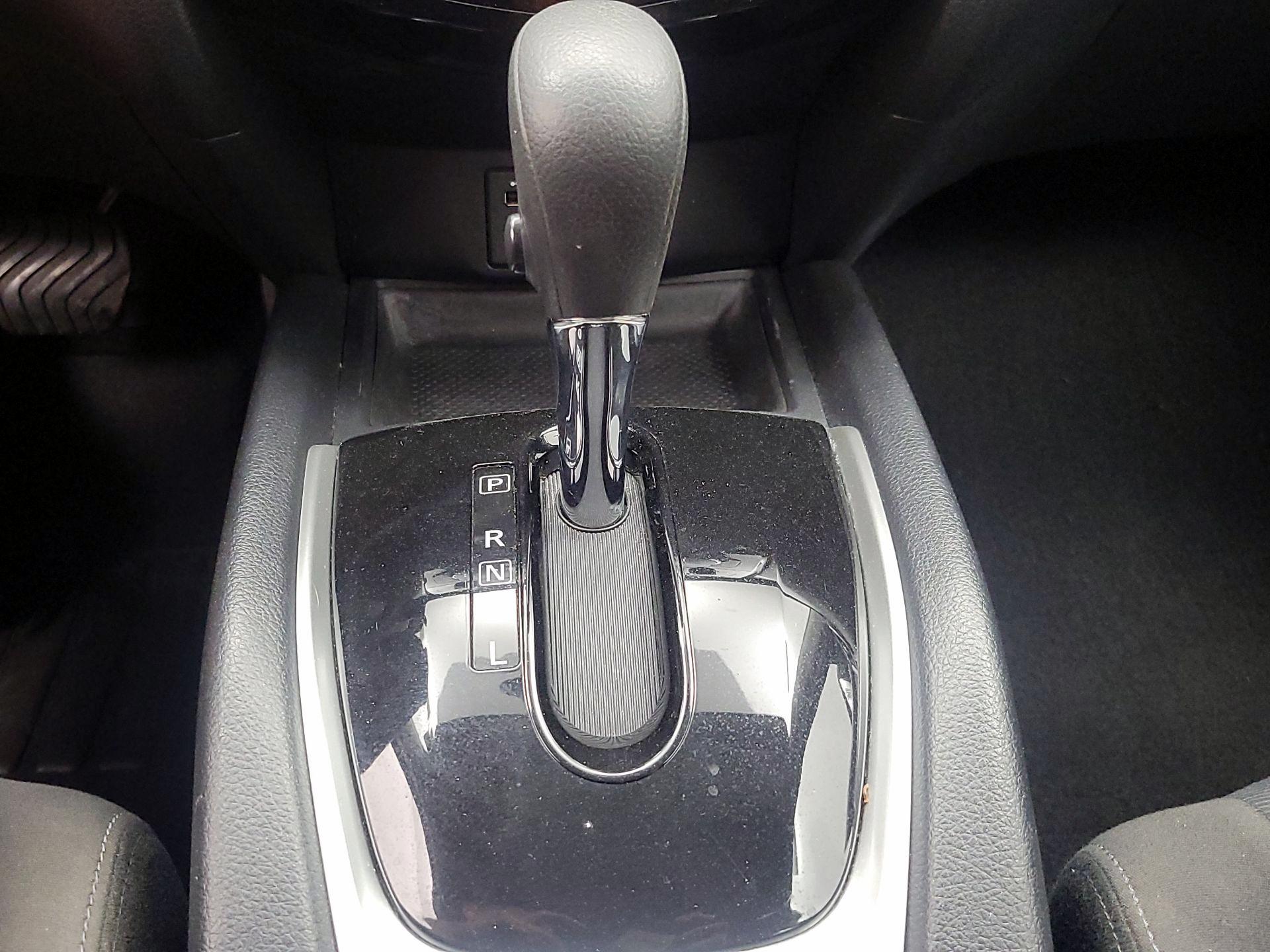 Thumbnail: 2015 Nissan Rogue - 17