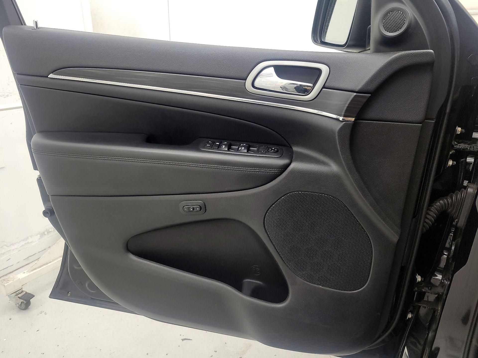 Thumbnail: 2020 Jeep Grand Cherokee - 12