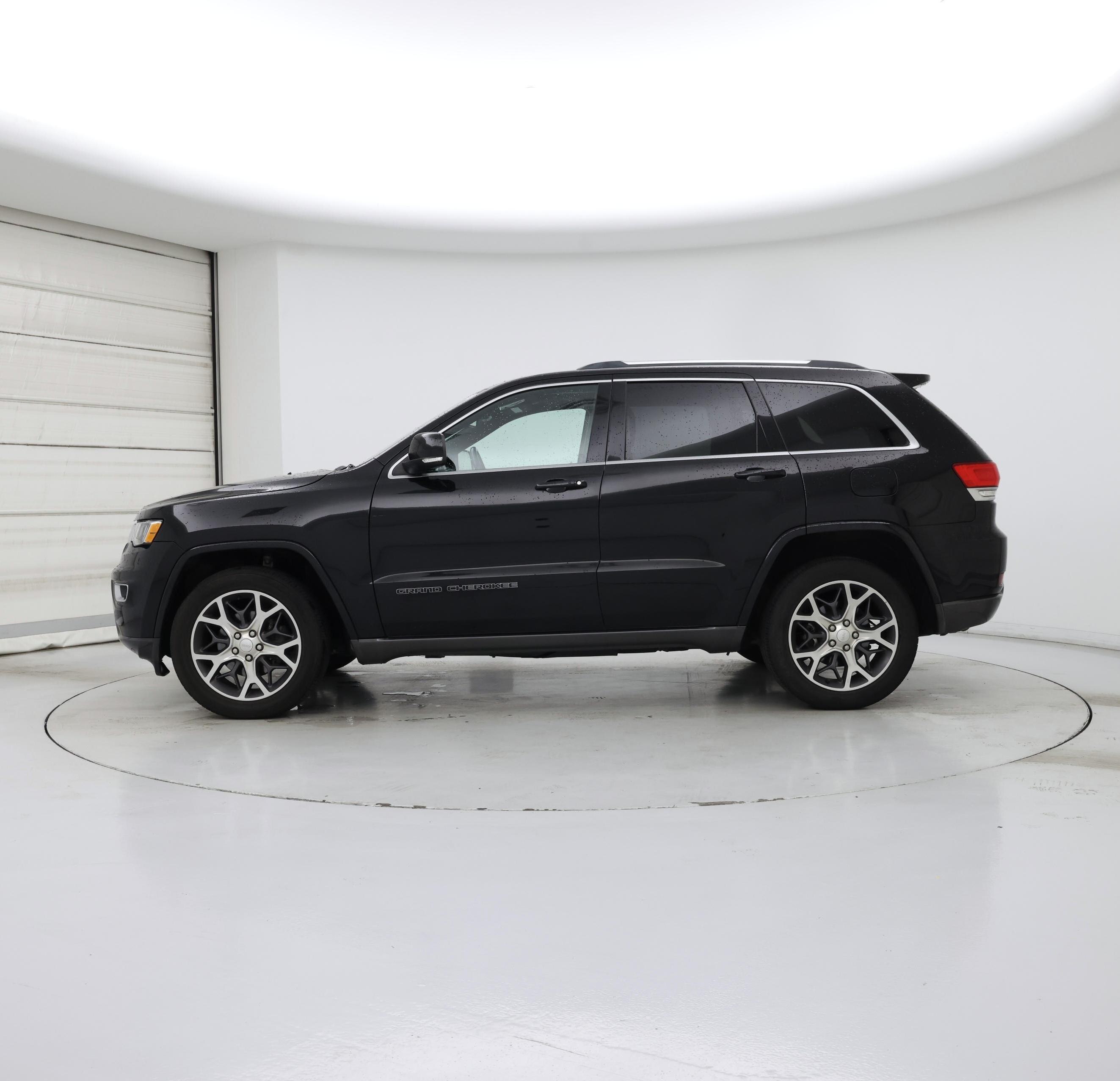 Thumbnail: 2018 Jeep Grand Cherokee - 3