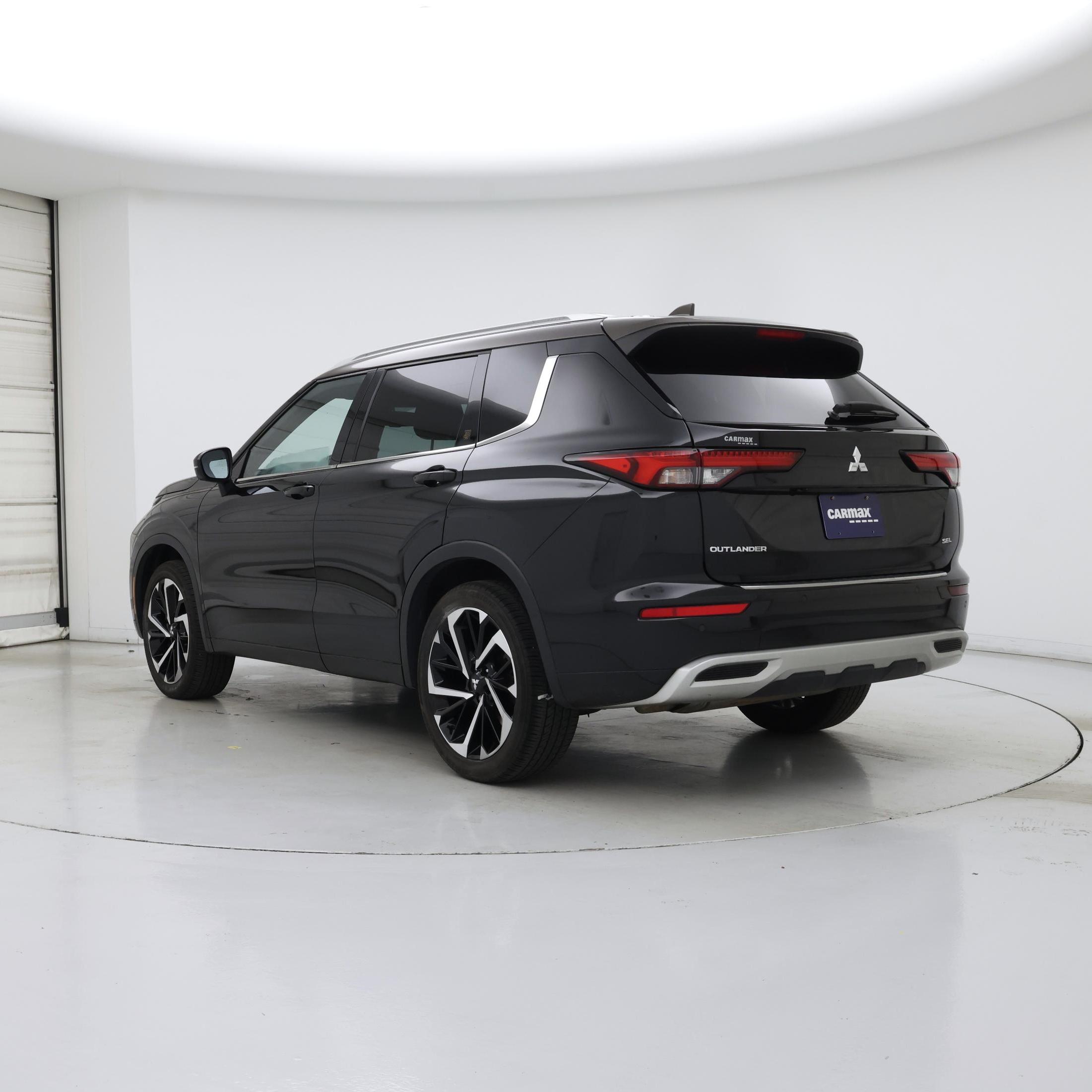 Thumbnail: 2023 Mitsubishi Outlander - 2