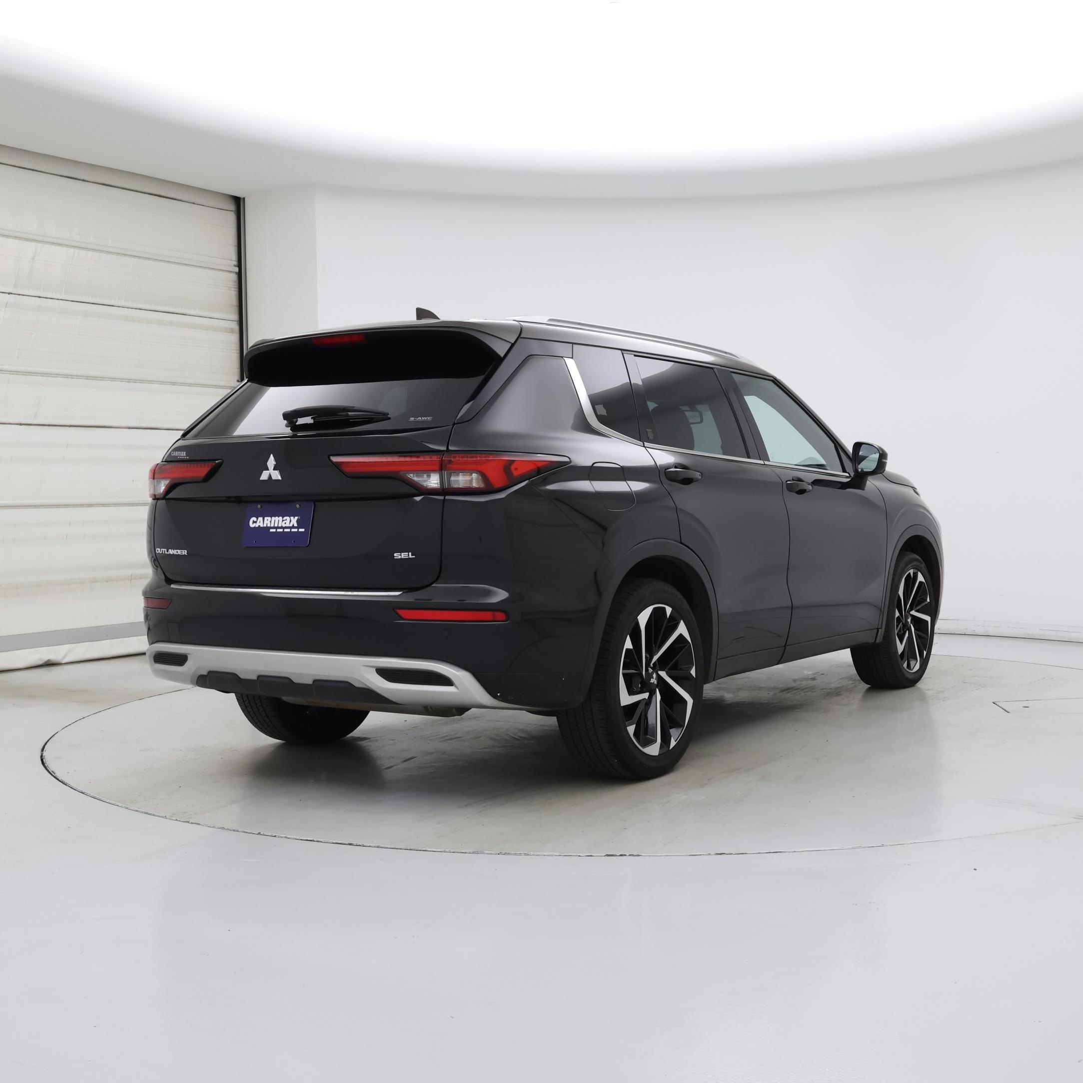 Thumbnail: 2023 Mitsubishi Outlander - 8