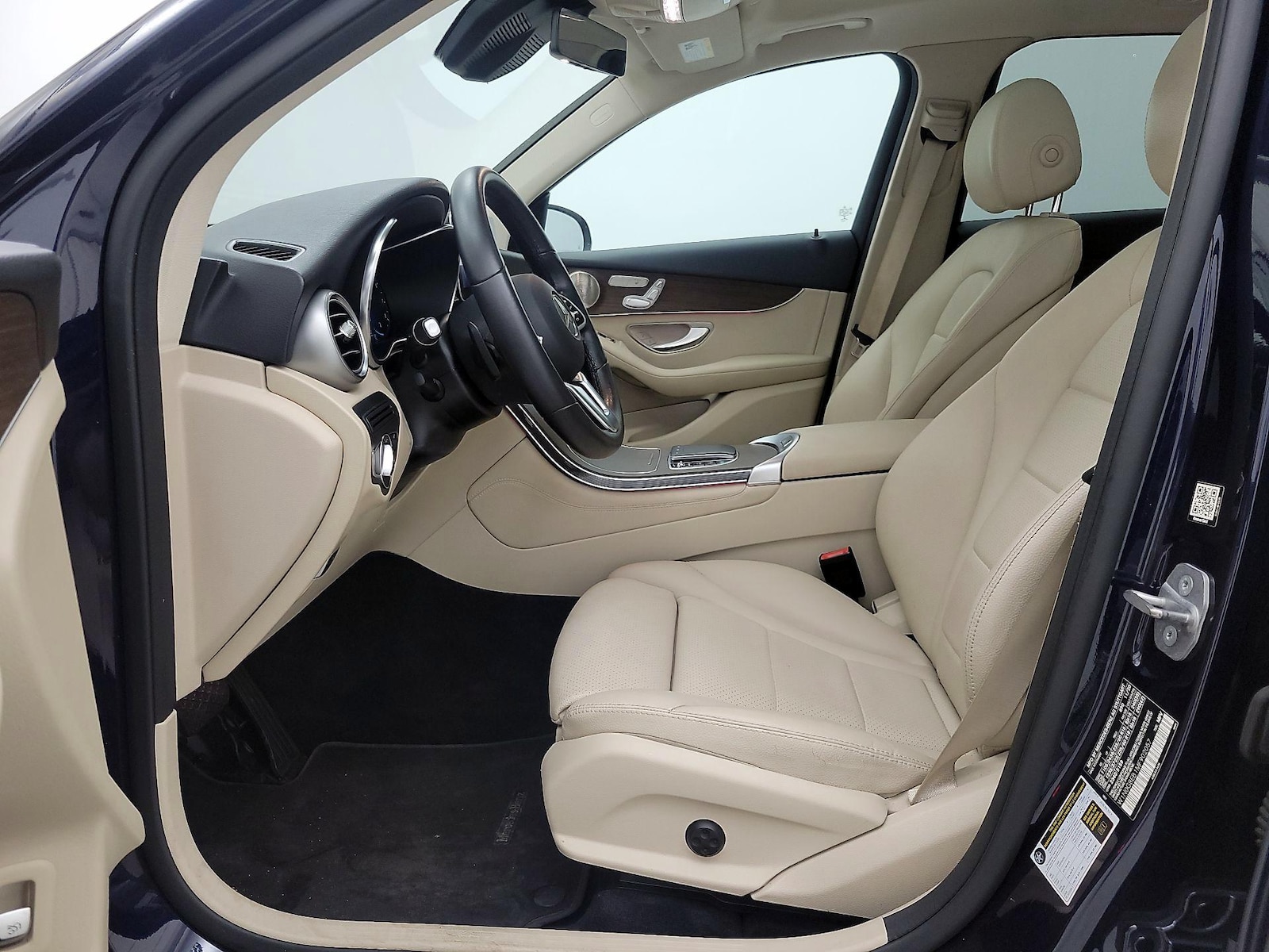 2021 Mercedes-Benz GLC GLC300 - Photo 12