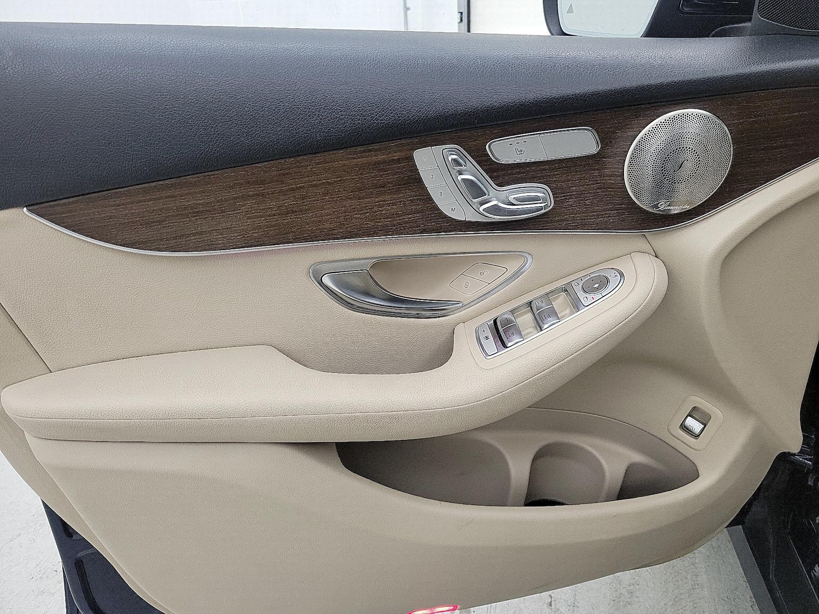 2021 Mercedes-Benz GLC GLC300 - Photo 13