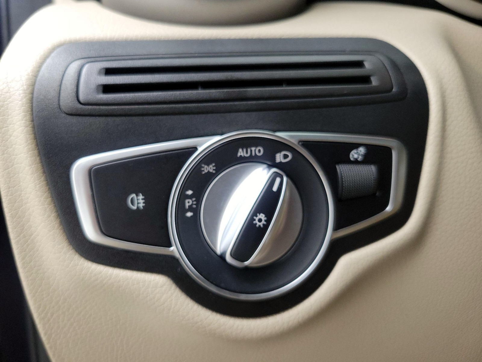2021 Mercedes-Benz GLC GLC300 - Photo 14
