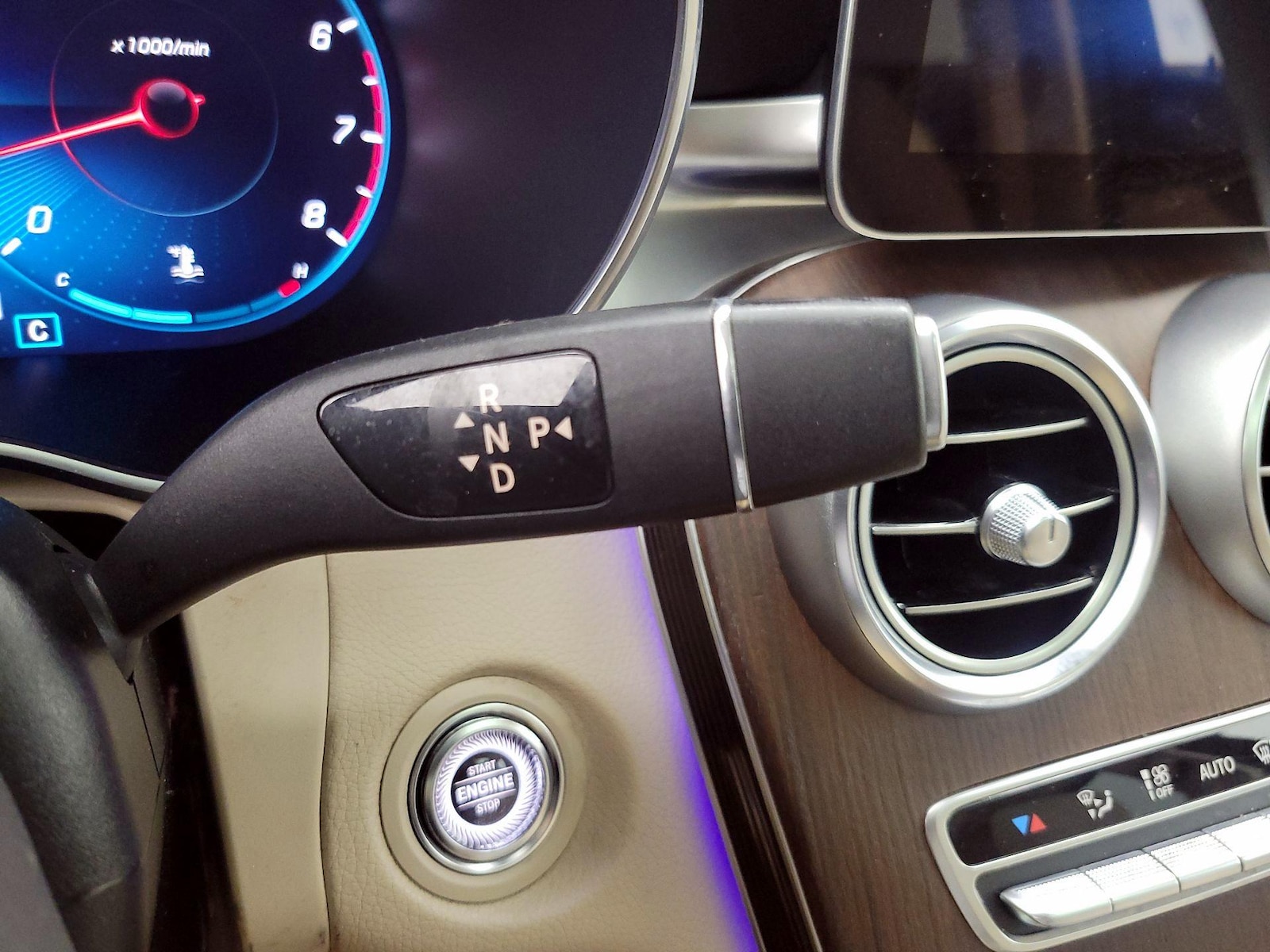 2021 Mercedes-Benz GLC GLC300 - Photo 19
