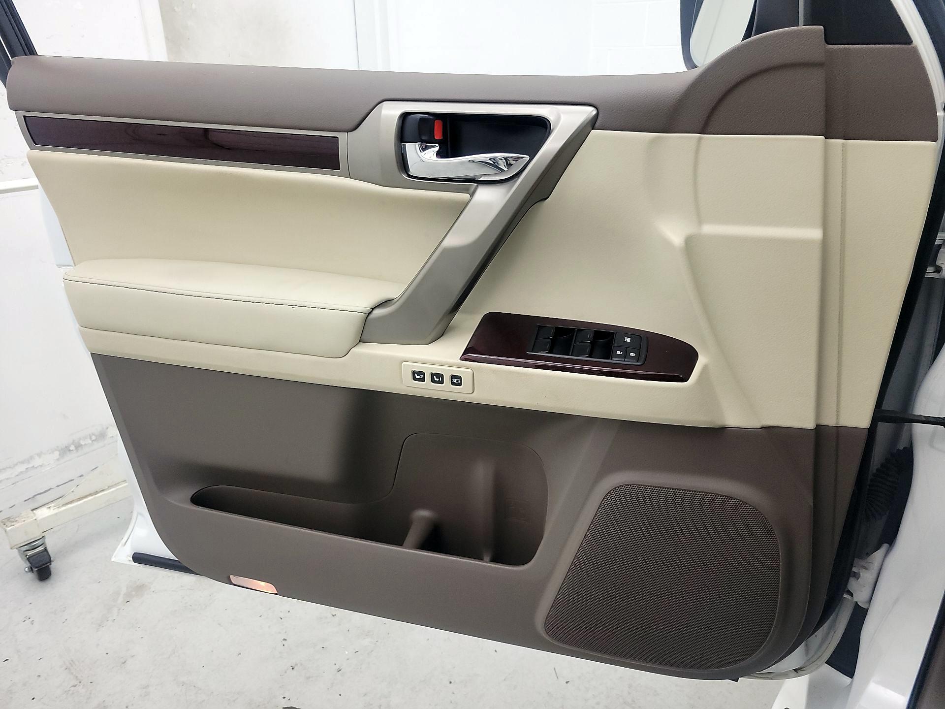 Thumbnail: 2016 Lexus GX - 12