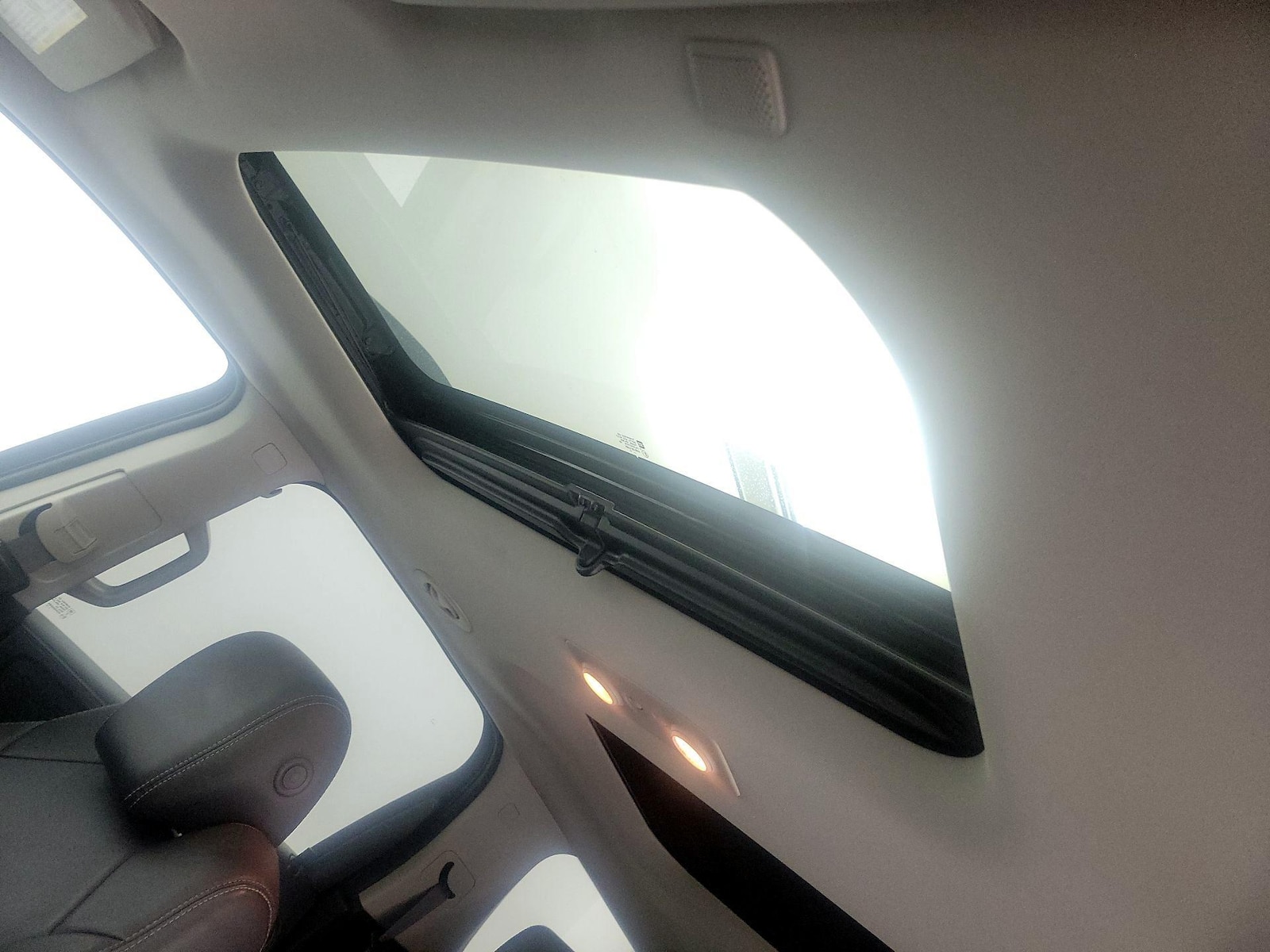 Sunroof(s) & Overhead Airbags
