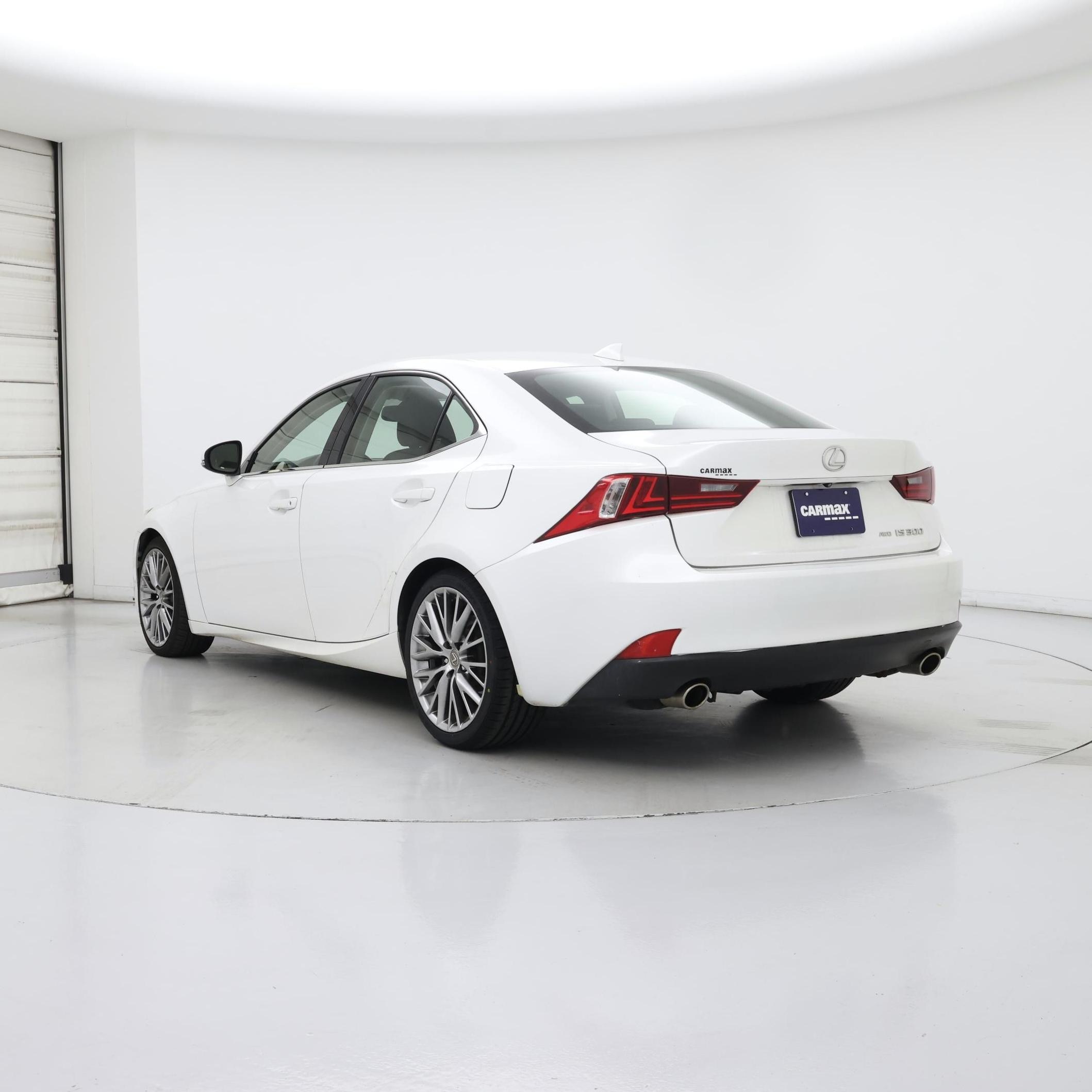 Thumbnail: 2016 Lexus IS - 2