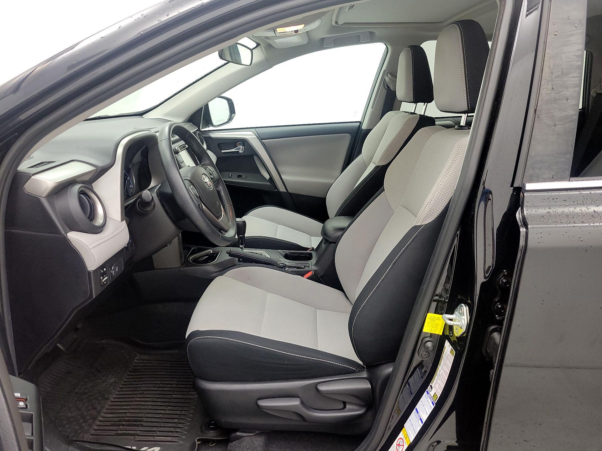 Thumbnail: 2018 Toyota RAV4 - 11