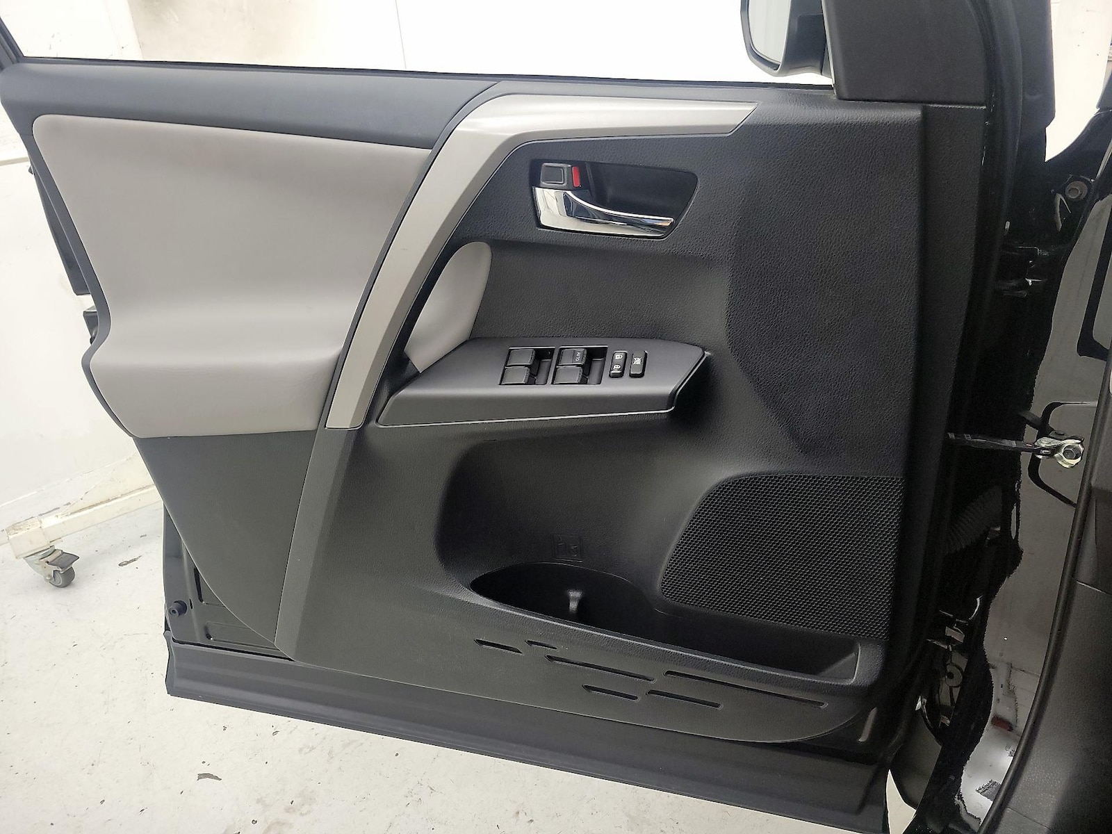 2018 Toyota RAV4 XLE - Photo 13
