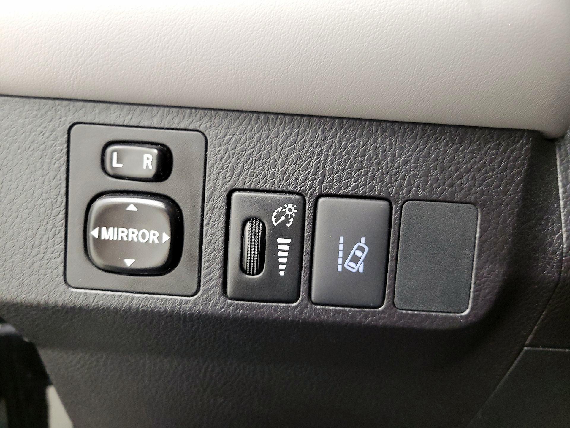 Thumbnail: 2018 Toyota RAV4 - 13