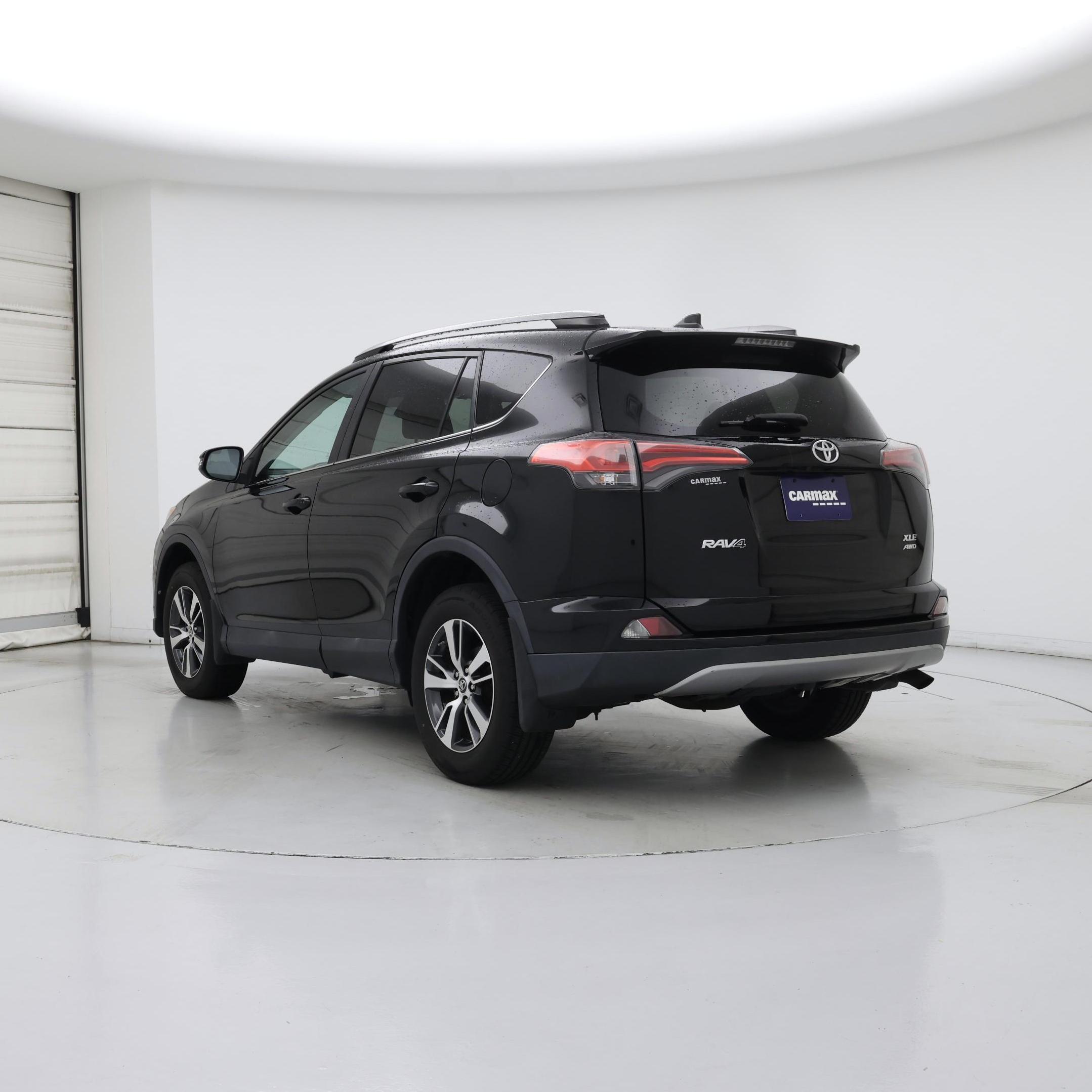 Thumbnail: 2018 Toyota RAV4 - 2