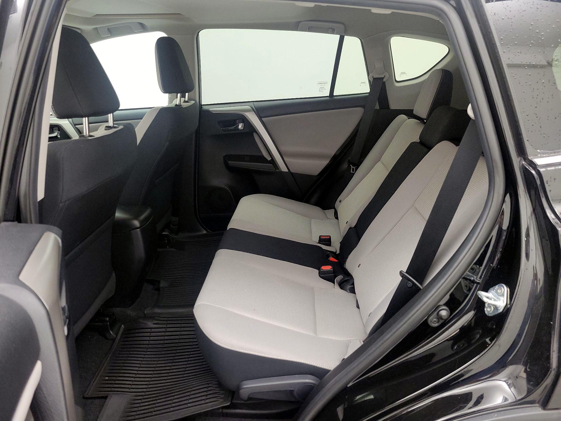 Thumbnail: 2018 Toyota RAV4 - 20