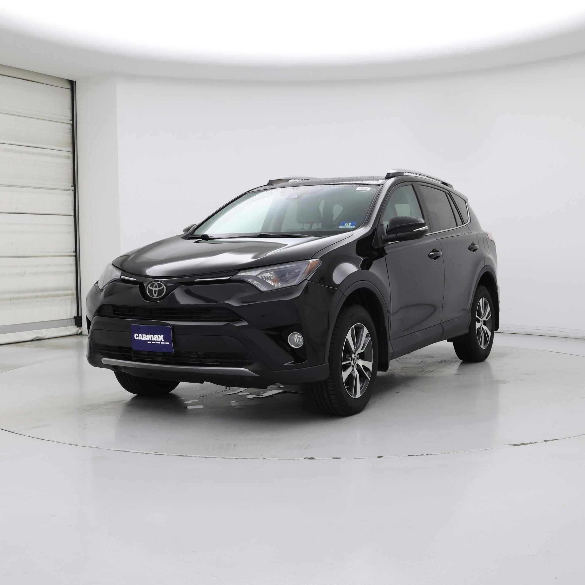 Thumbnail: 2018 Toyota RAV4 - 4