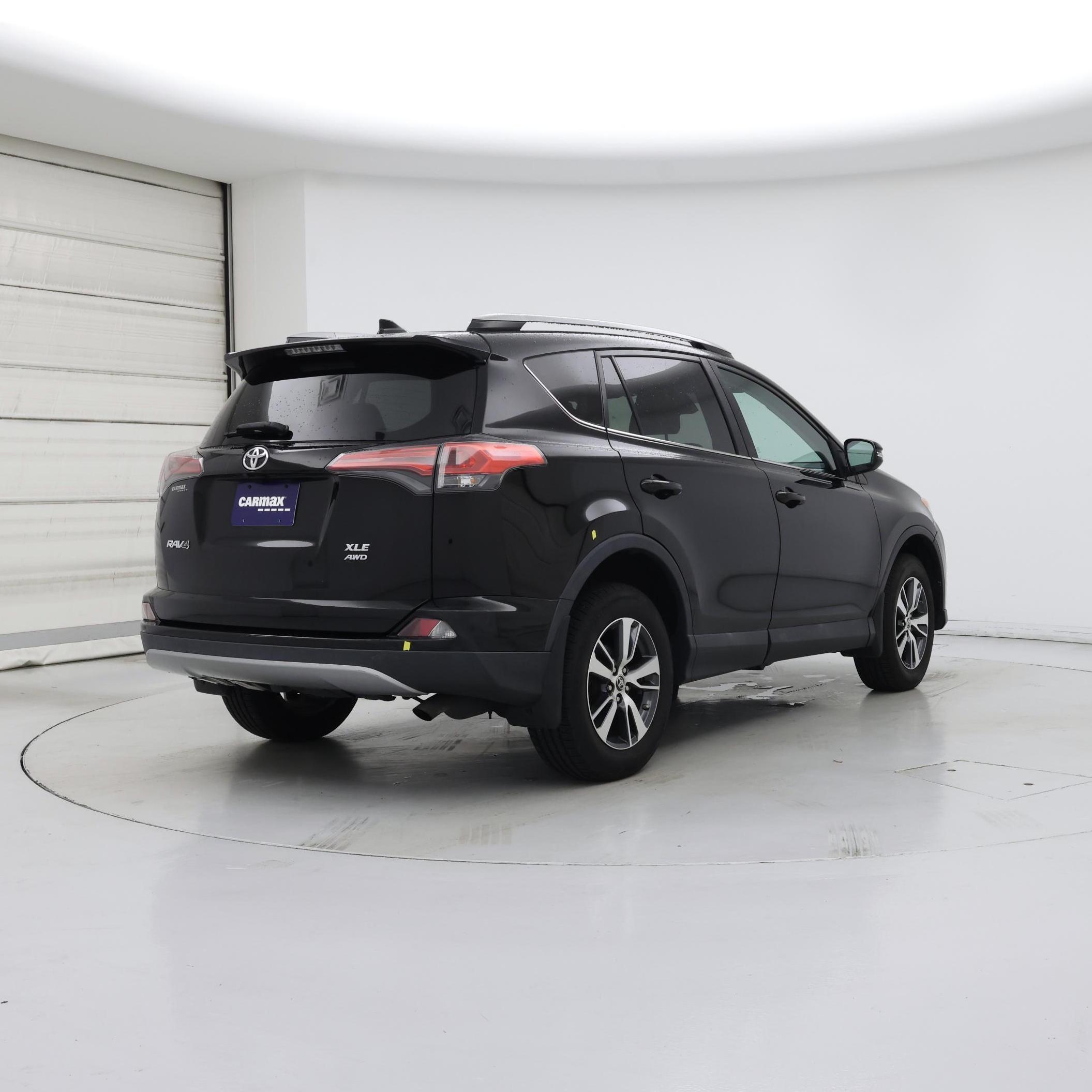 Thumbnail: 2018 Toyota RAV4 - 8