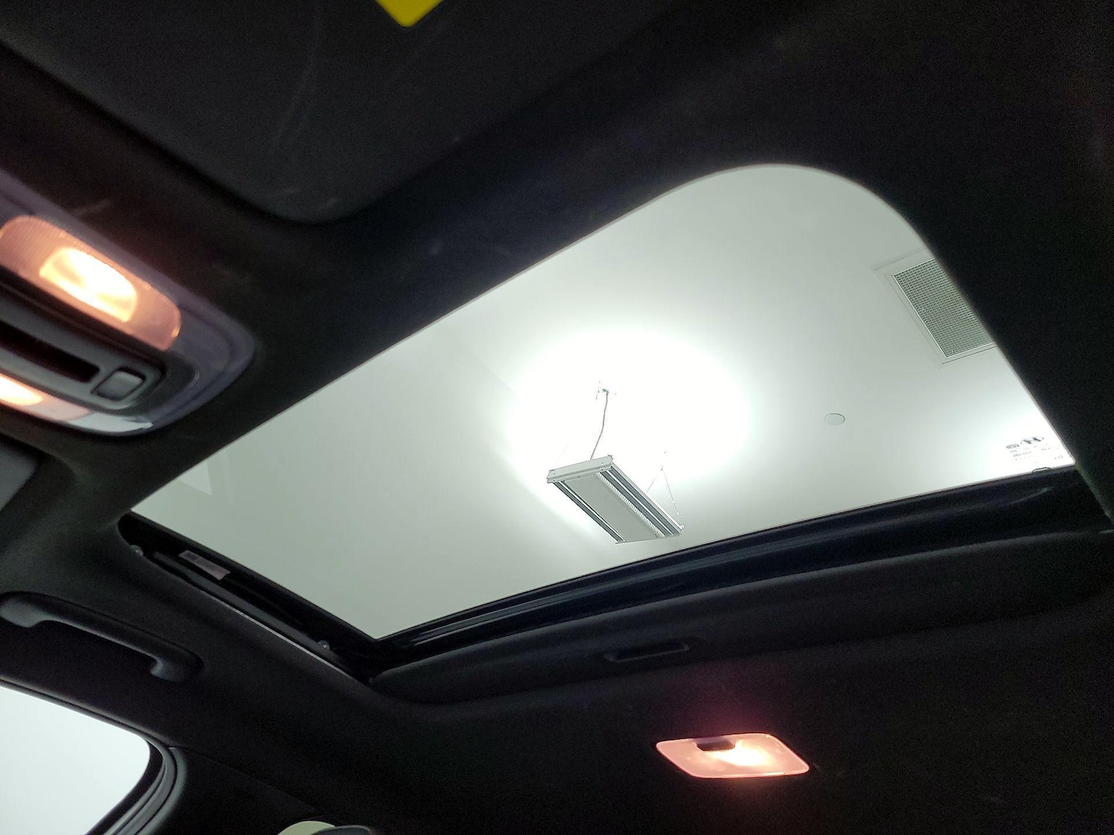 Sunroof(s) & Overhead Airbags