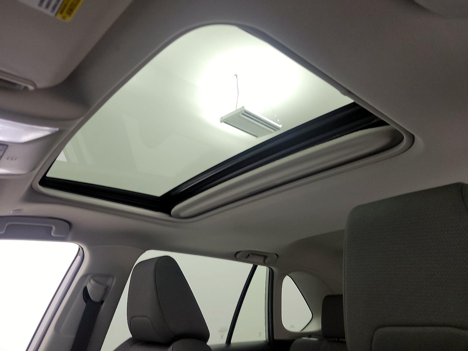 Sunroof(s) & Overhead Airbags