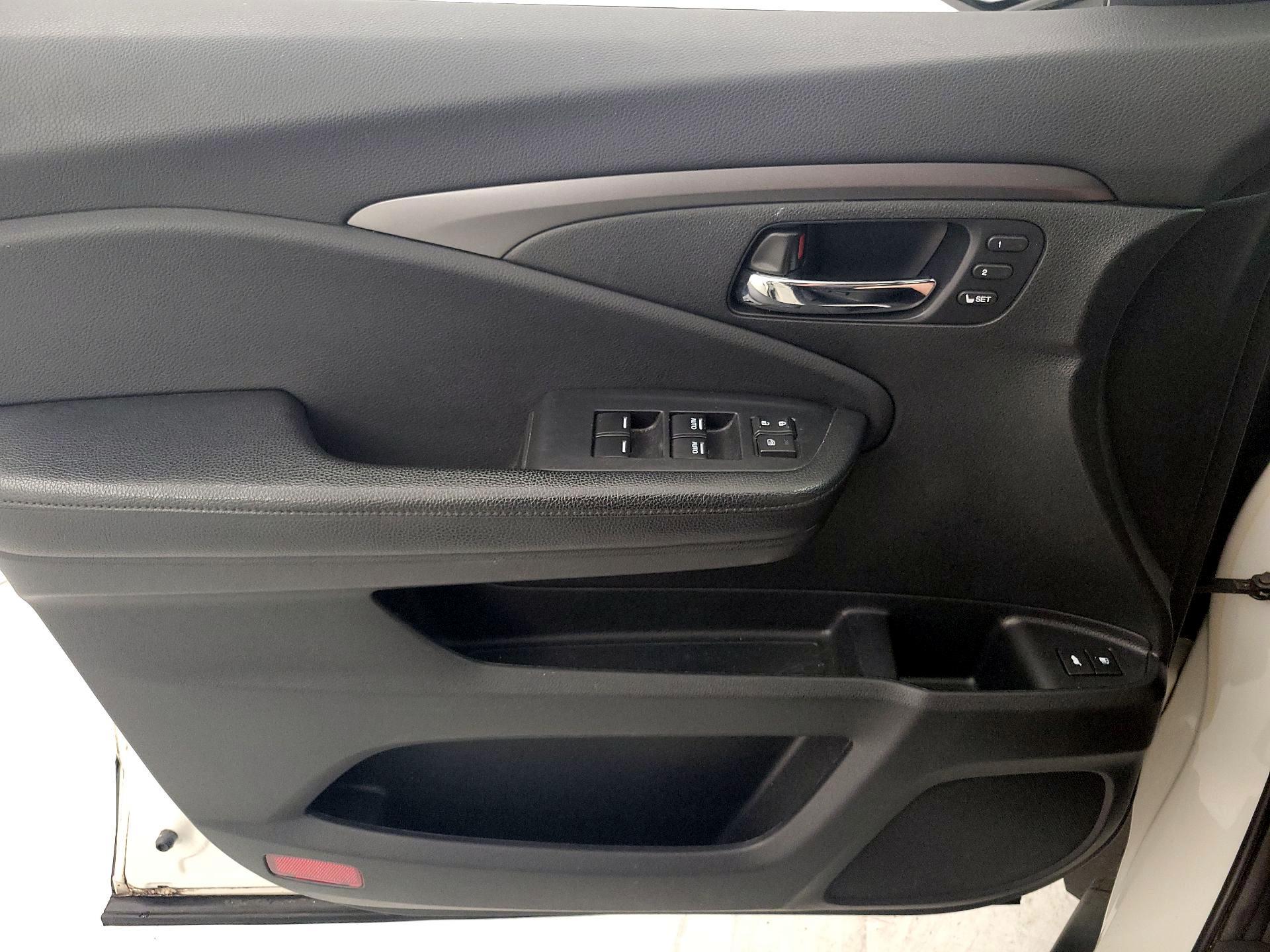 Thumbnail: 2019 Honda Pilot - 12