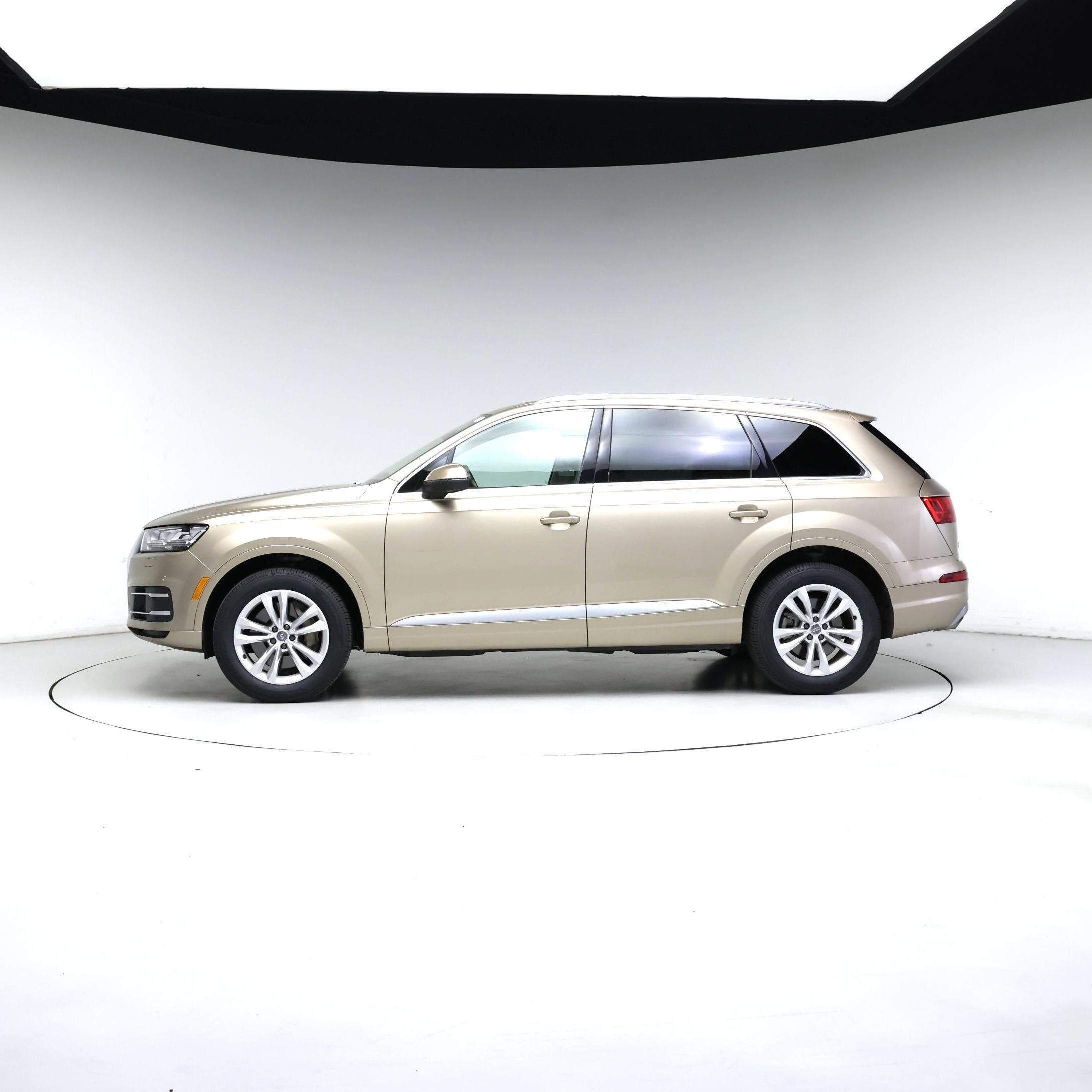 Thumbnail: 2019 Audi Q7 - 3