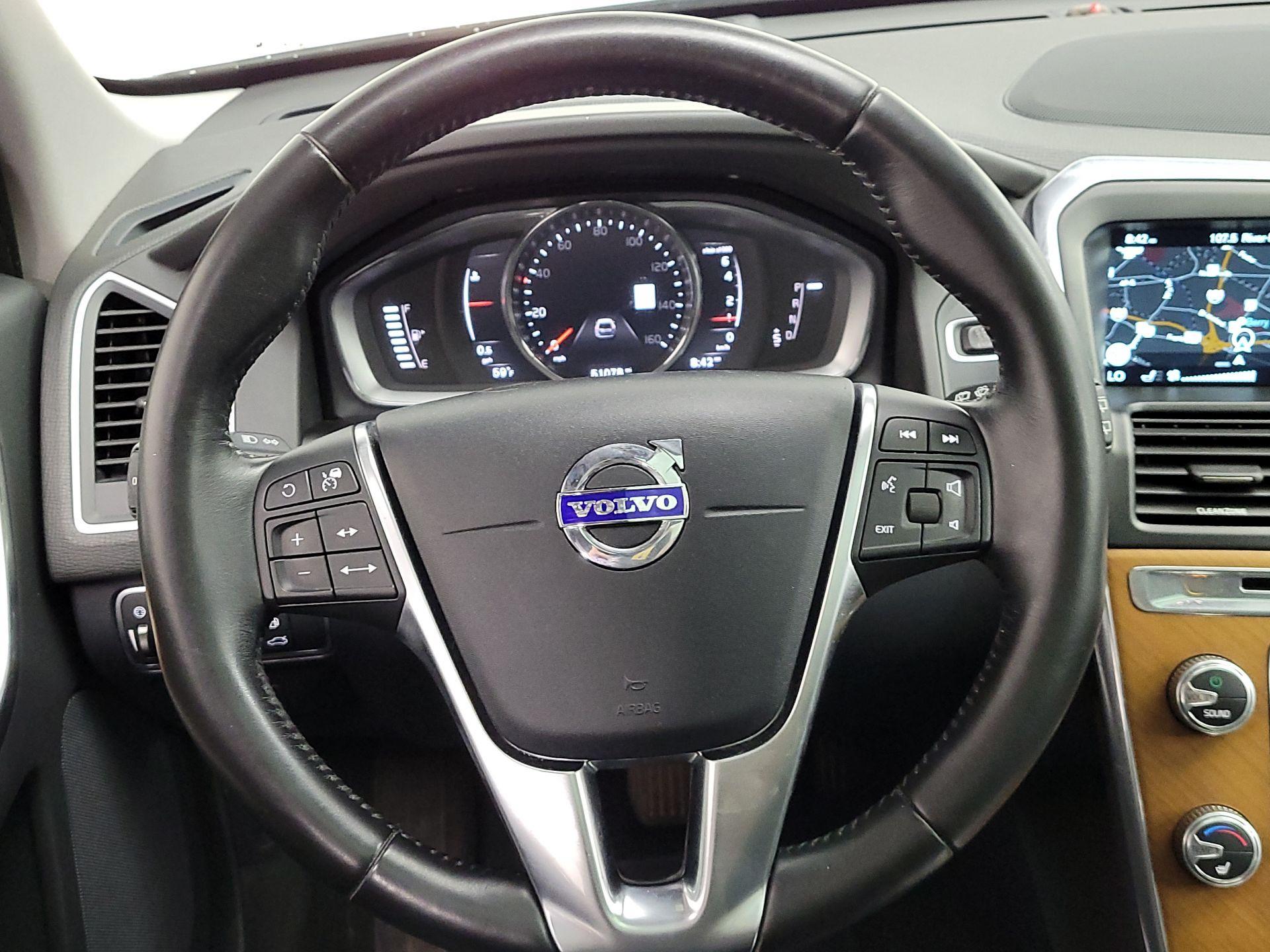 Thumbnail: 2017 Volvo XC60 - 10
