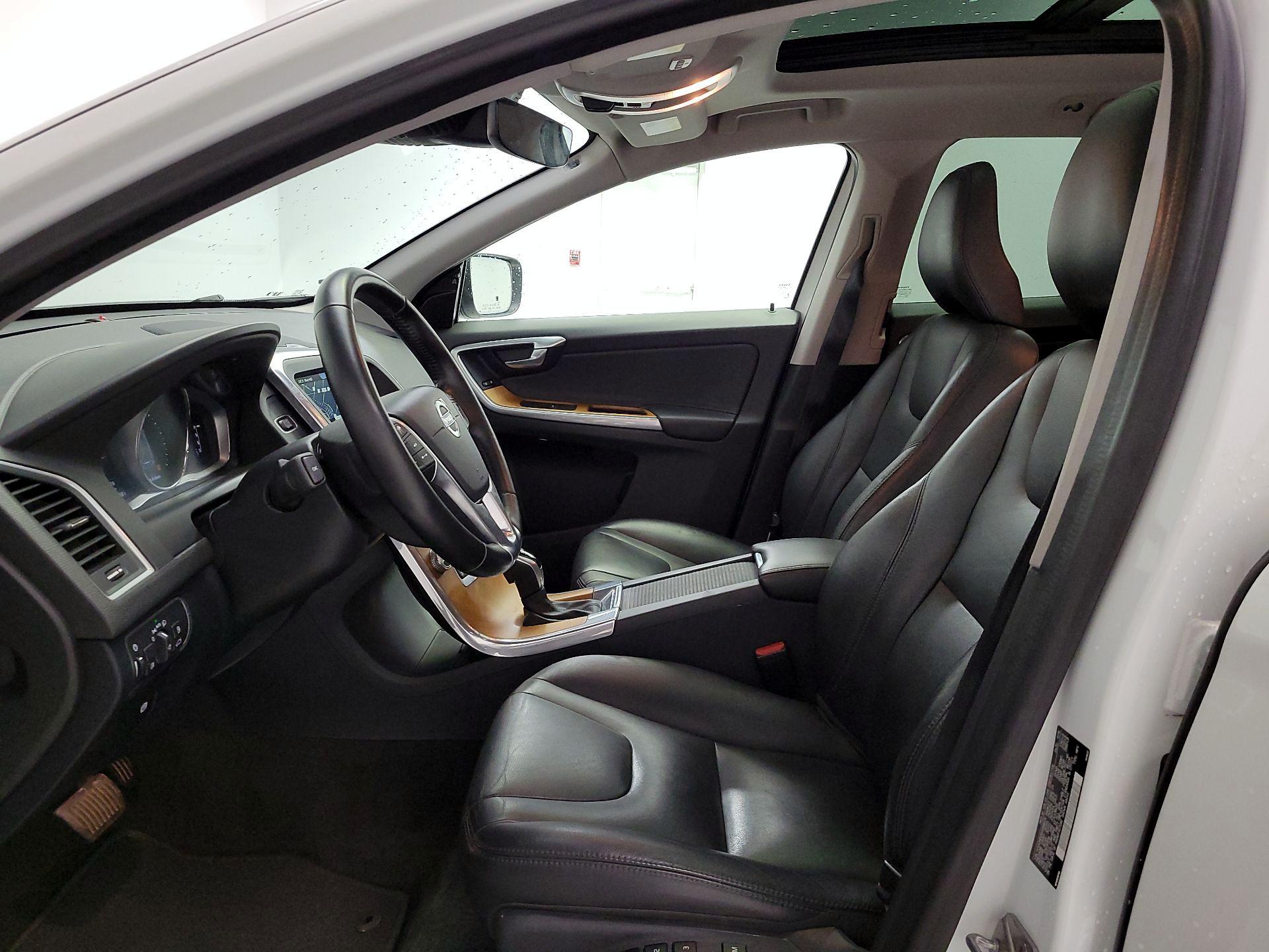 Thumbnail: 2017 Volvo XC60 - 11