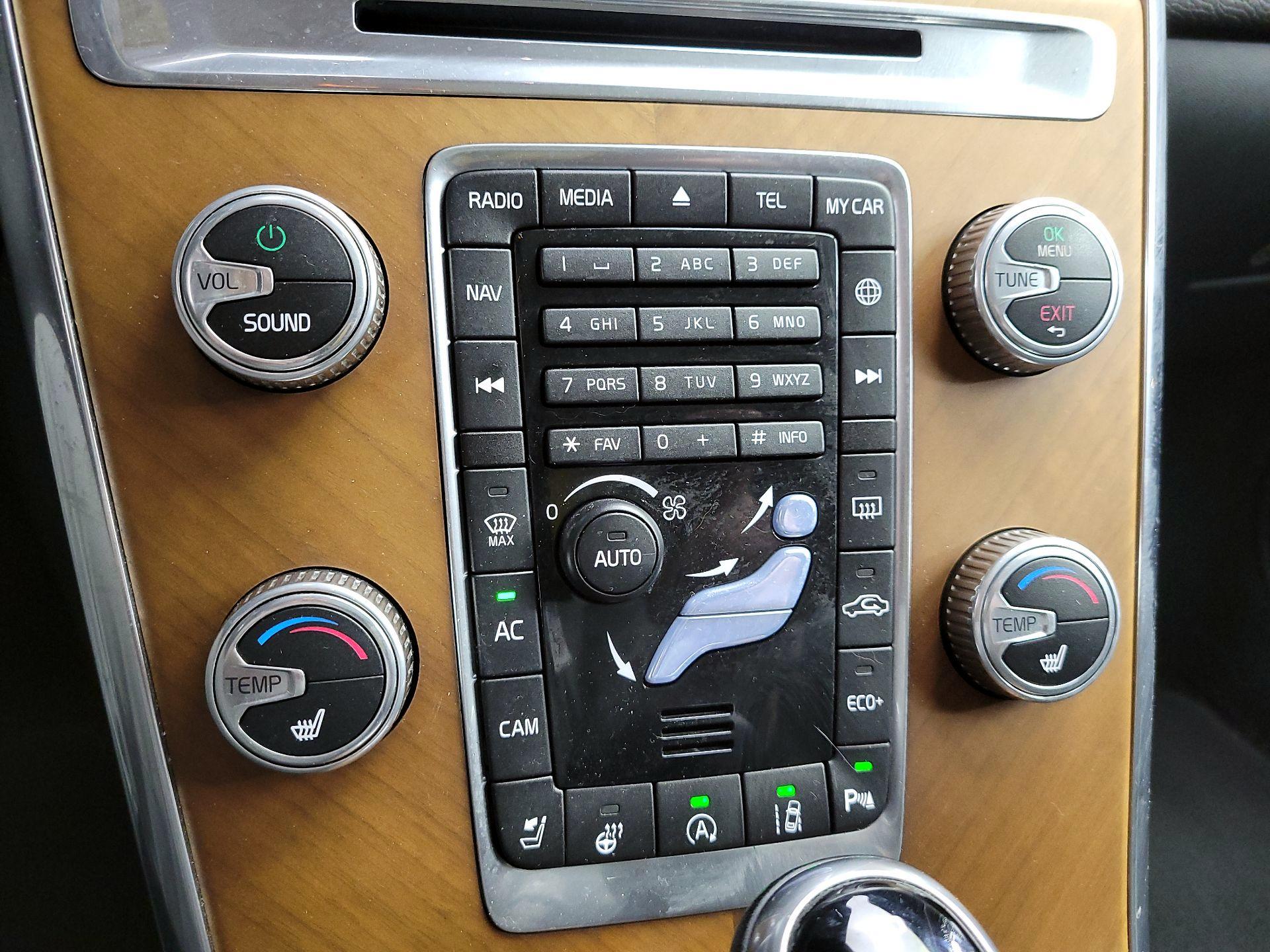 Thumbnail: 2017 Volvo XC60 - 17